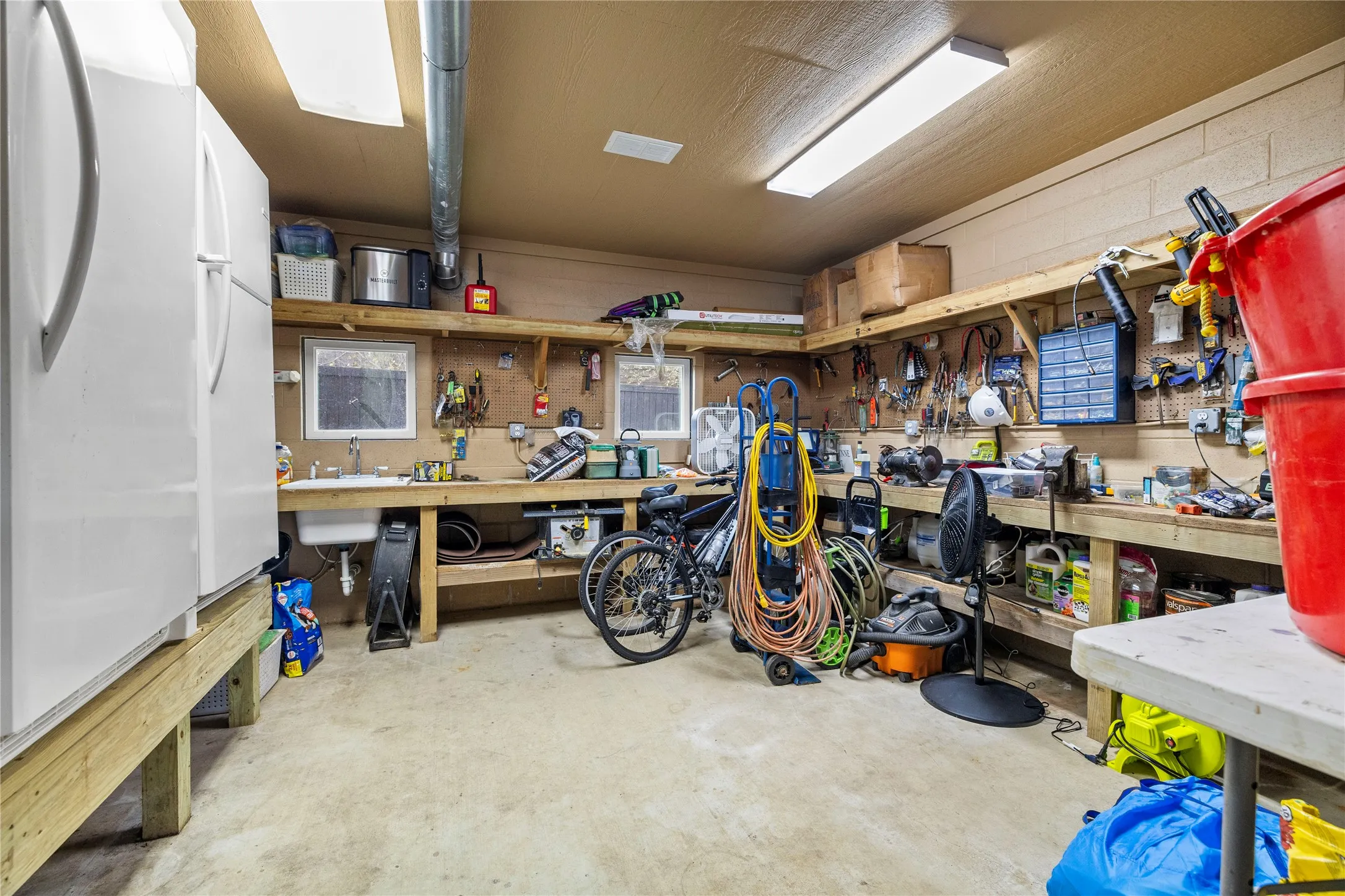 Single Family Residence For Sale in Marion County , 742 Private Road 7219, Jefferson, Texas 75657, 2 Bedroom, 4 Bathroom, Garage spaces, 2,358 Sqft, built in 2012, mls#21237530, Real Estate Agent in Jefferson, Homes For Sale in Marion county, Homes For Sale in Jefferson, Realtor in Jefferson Texas, Real Estate Brokerage Independent Realty Texas, Luminita Cordes Realtor