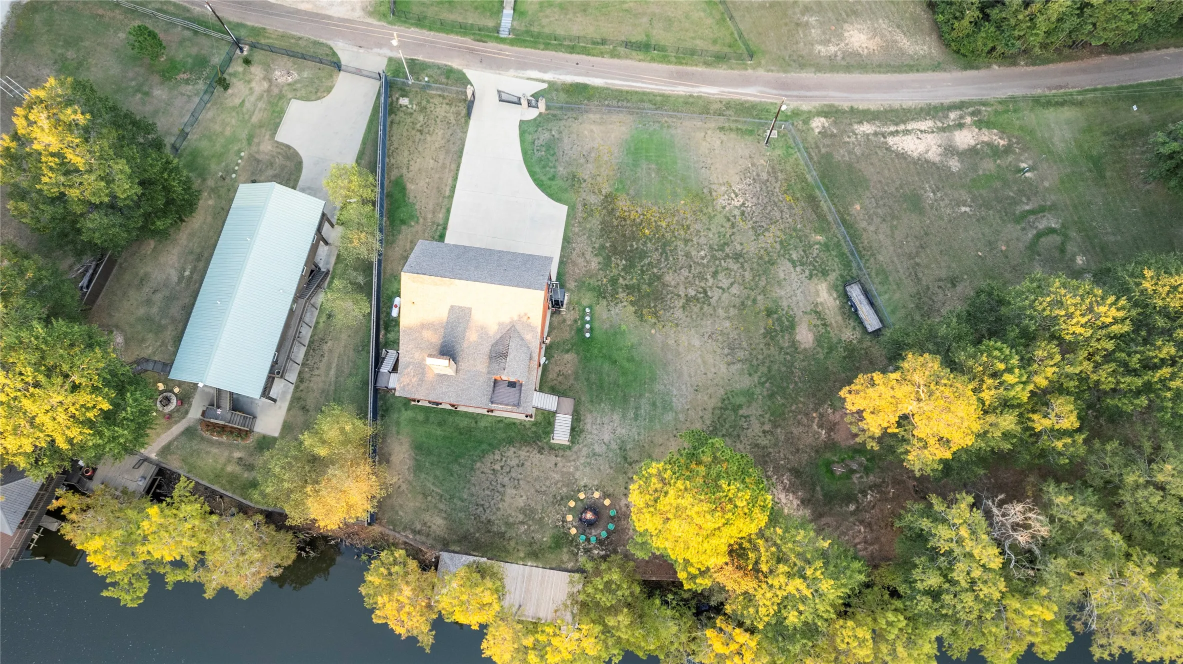 Single Family Residence For Sale in Marion County , 742 Private Road 7219, Jefferson, Texas 75657, 2 Bedroom, 4 Bathroom, Garage spaces, 2,358 Sqft, built in 2012, mls#21237530, Real Estate Agent in Jefferson, Homes For Sale in Marion county, Homes For Sale in Jefferson, Realtor in Jefferson Texas, Real Estate Brokerage Independent Realty Texas, Luminita Cordes Realtor
