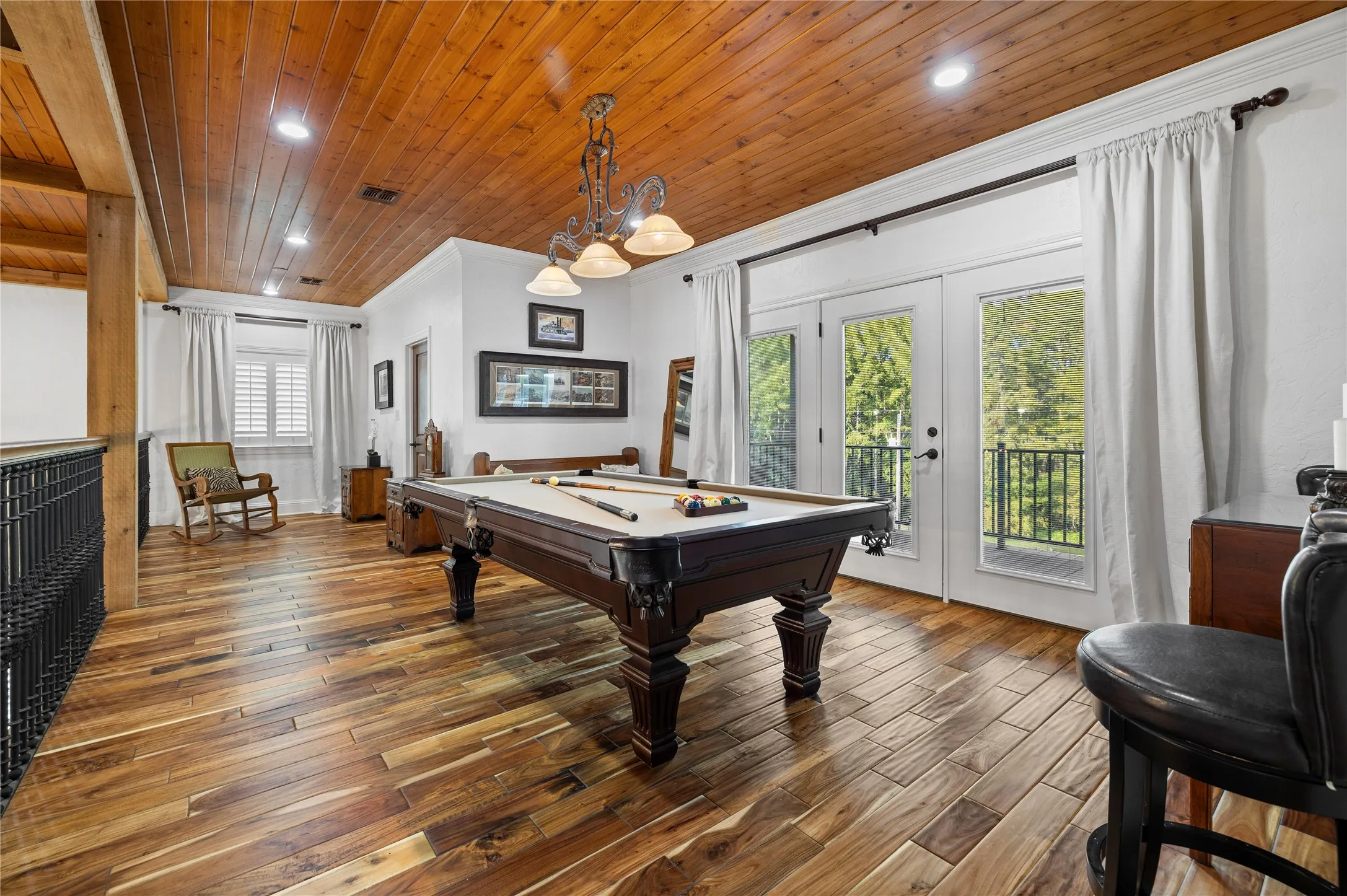 Single Family Residence For Sale in Marion County , 742 Private Road 7219, Jefferson, Texas 75657, 2 Bedroom, 4 Bathroom, Garage spaces, 2,358 Sqft, built in 2012, mls#21237530, Real Estate Agent in Jefferson, Homes For Sale in Marion county, Homes For Sale in Jefferson, Realtor in Jefferson Texas, Real Estate Brokerage Independent Realty Texas, Luminita Cordes Realtor