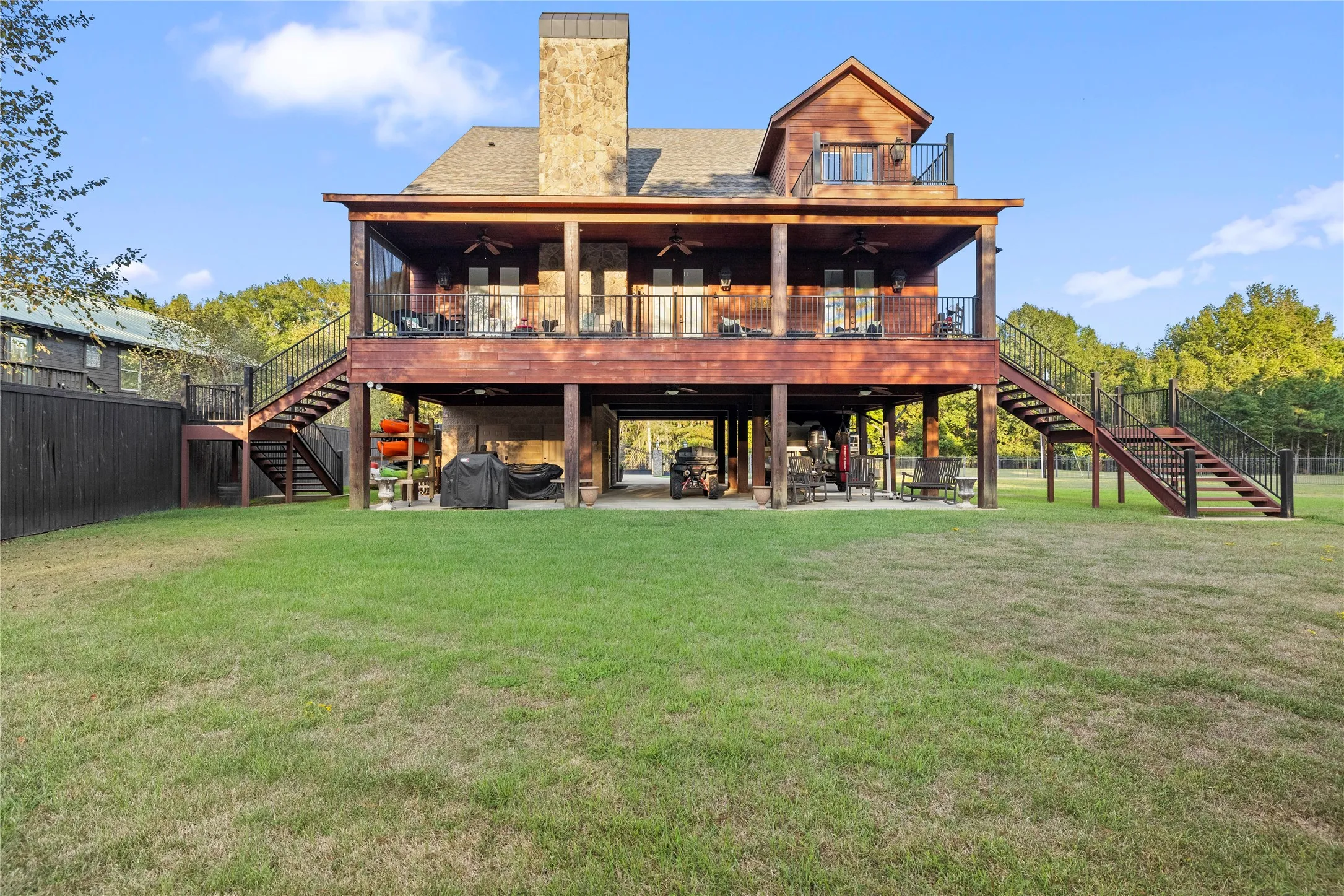 Single Family Residence For Sale in Marion County , 742 Private Road 7219, Jefferson, Texas 75657, 2 Bedroom, 4 Bathroom, Garage spaces, 2,358 Sqft, built in 2012, mls#21237530, Real Estate Agent in Jefferson, Homes For Sale in Marion county, Homes For Sale in Jefferson, Realtor in Jefferson Texas, Real Estate Brokerage Independent Realty Texas, Luminita Cordes Realtor