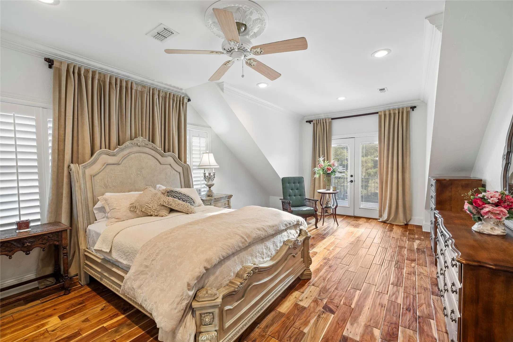 Single Family Residence For Sale in Marion County , 742 Private Road 7219, Jefferson, Texas 75657, 2 Bedroom, 4 Bathroom, Garage spaces, 2,358 Sqft, built in 2012, mls#21237530, Real Estate Agent in Jefferson, Homes For Sale in Marion county, Homes For Sale in Jefferson, Realtor in Jefferson Texas, Real Estate Brokerage Independent Realty Texas, Luminita Cordes Realtor