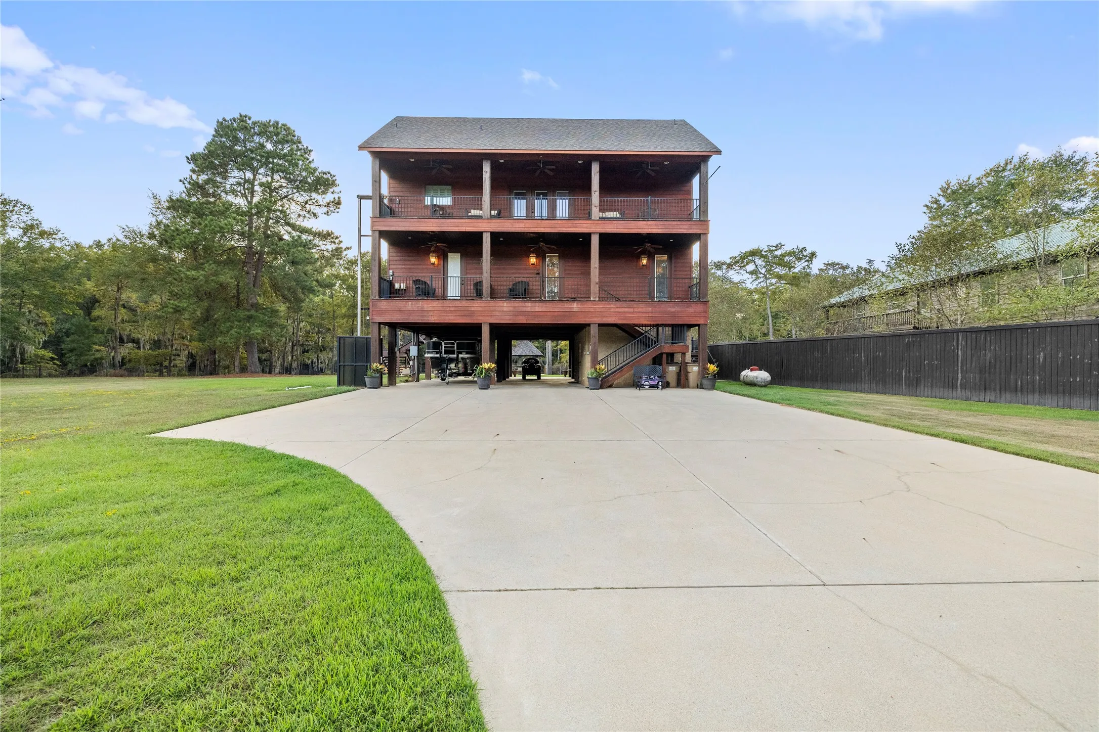 Single Family Residence For Sale in Marion County , 742 Private Road 7219, Jefferson, Texas 75657, 2 Bedroom, 4 Bathroom, Garage spaces, 2,358 Sqft, built in 2012, mls#21237530, Real Estate Agent in Jefferson, Homes For Sale in Marion county, Homes For Sale in Jefferson, Realtor in Jefferson Texas, Real Estate Brokerage Independent Realty Texas, Luminita Cordes Realtor