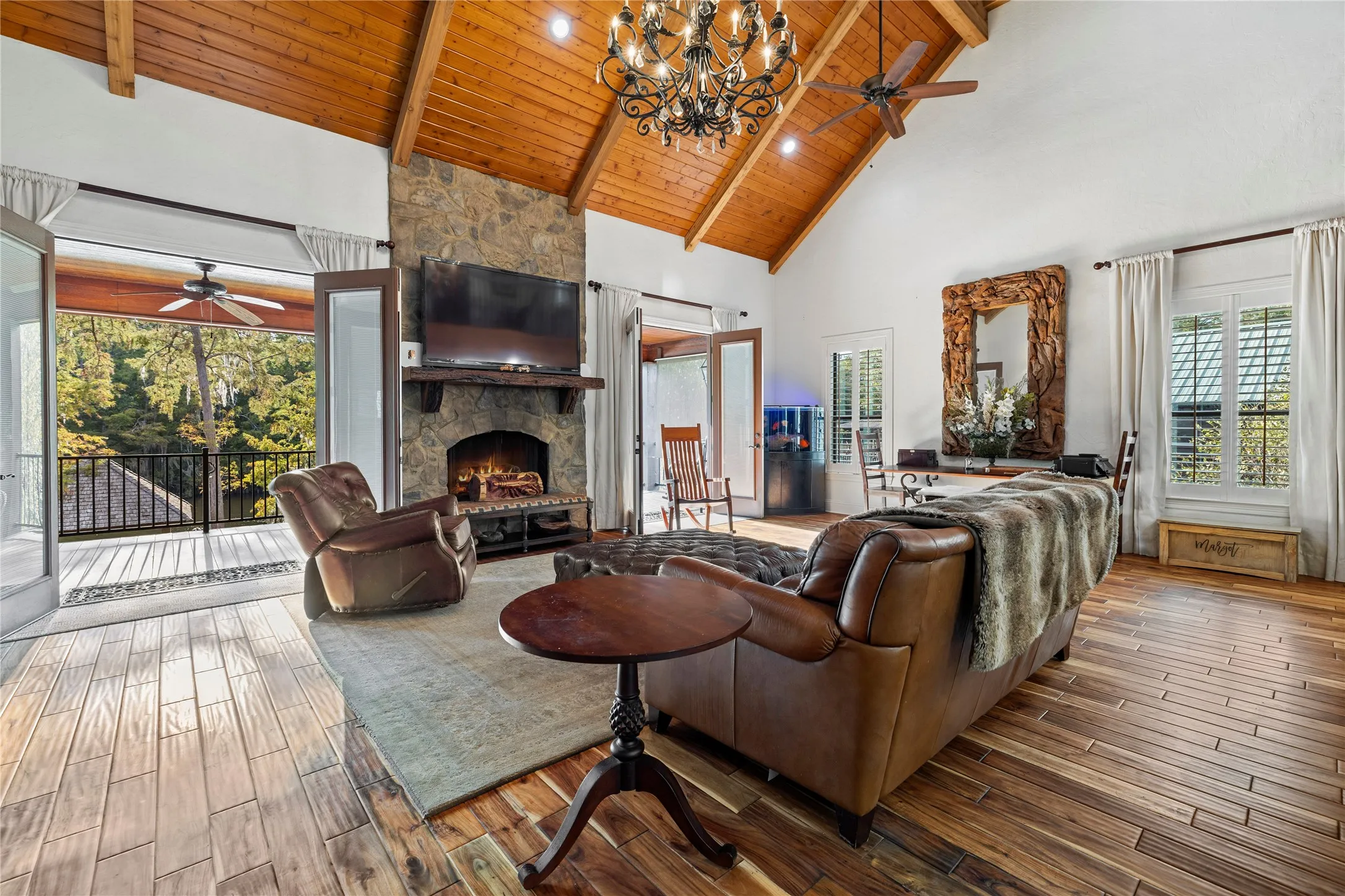 Single Family Residence For Sale in Marion County , 742 Private Road 7219, Jefferson, Texas 75657, 2 Bedroom, 4 Bathroom, Garage spaces, 2,358 Sqft, built in 2012, mls#21237530, Real Estate Agent in Jefferson, Homes For Sale in Marion county, Homes For Sale in Jefferson, Realtor in Jefferson Texas, Real Estate Brokerage Independent Realty Texas, Luminita Cordes Realtor