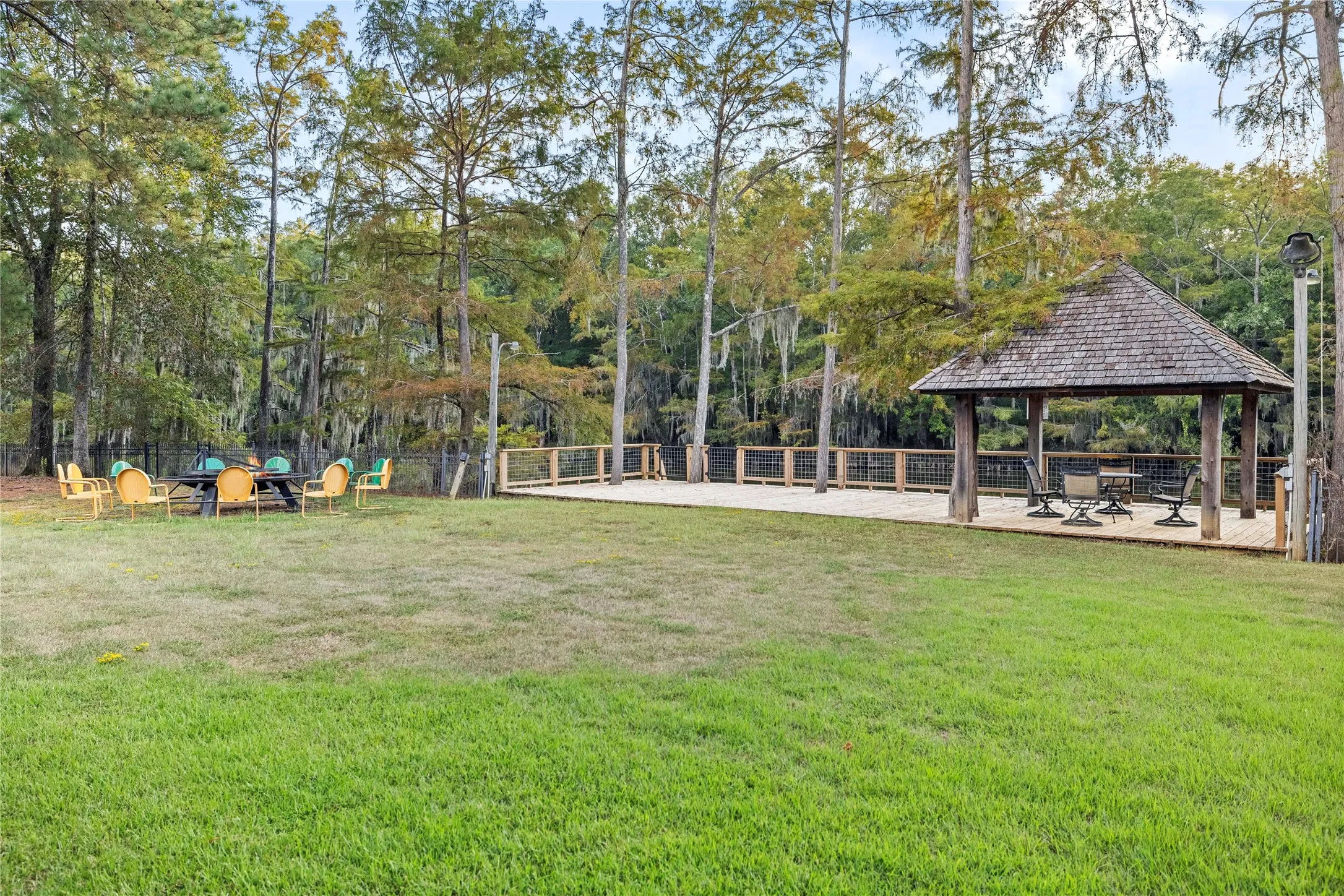 Single Family Residence For Sale in Marion County , 742 Private Road 7219, Jefferson, Texas 75657, 2 Bedroom, 4 Bathroom, Garage spaces, 2,358 Sqft, built in 2012, mls#21237530, Real Estate Agent in Jefferson, Homes For Sale in Marion county, Homes For Sale in Jefferson, Realtor in Jefferson Texas, Real Estate Brokerage Independent Realty Texas, Luminita Cordes Realtor