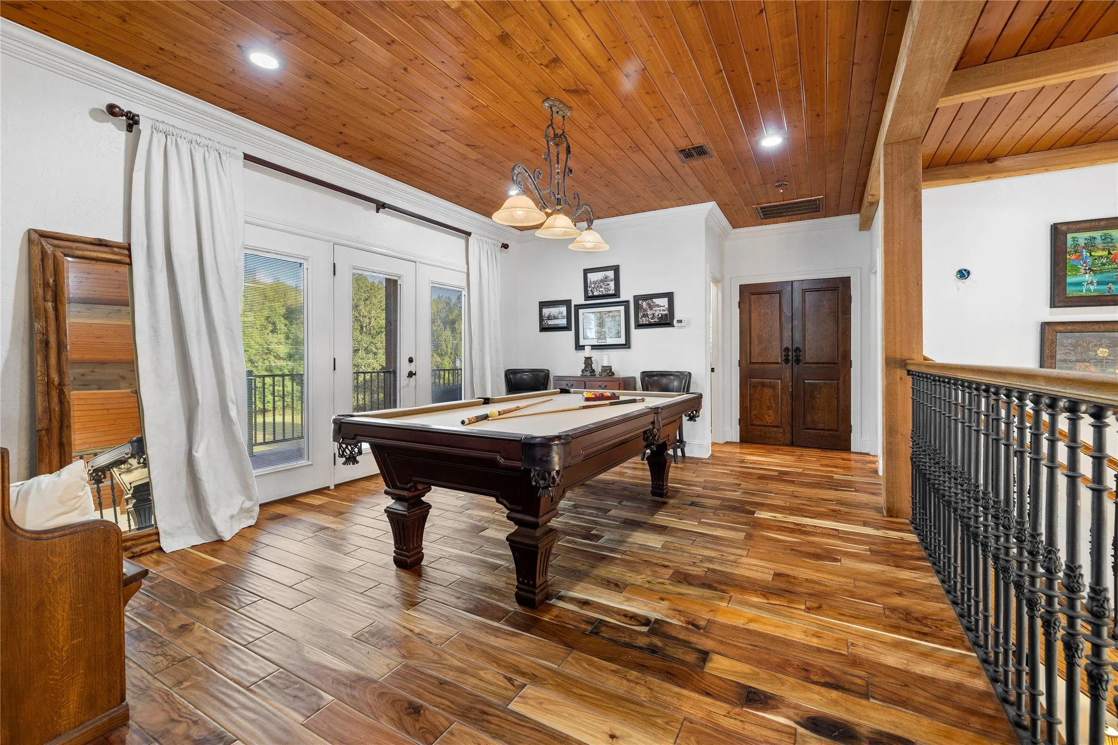 Single Family Residence For Sale in Marion County , 742 Private Road 7219, Jefferson, Texas 75657, 2 Bedroom, 4 Bathroom, Garage spaces, 2,358 Sqft, built in 2012, mls#21237530, Real Estate Agent in Jefferson, Homes For Sale in Marion county, Homes For Sale in Jefferson, Realtor in Jefferson Texas, Real Estate Brokerage Independent Realty Texas, Luminita Cordes Realtor