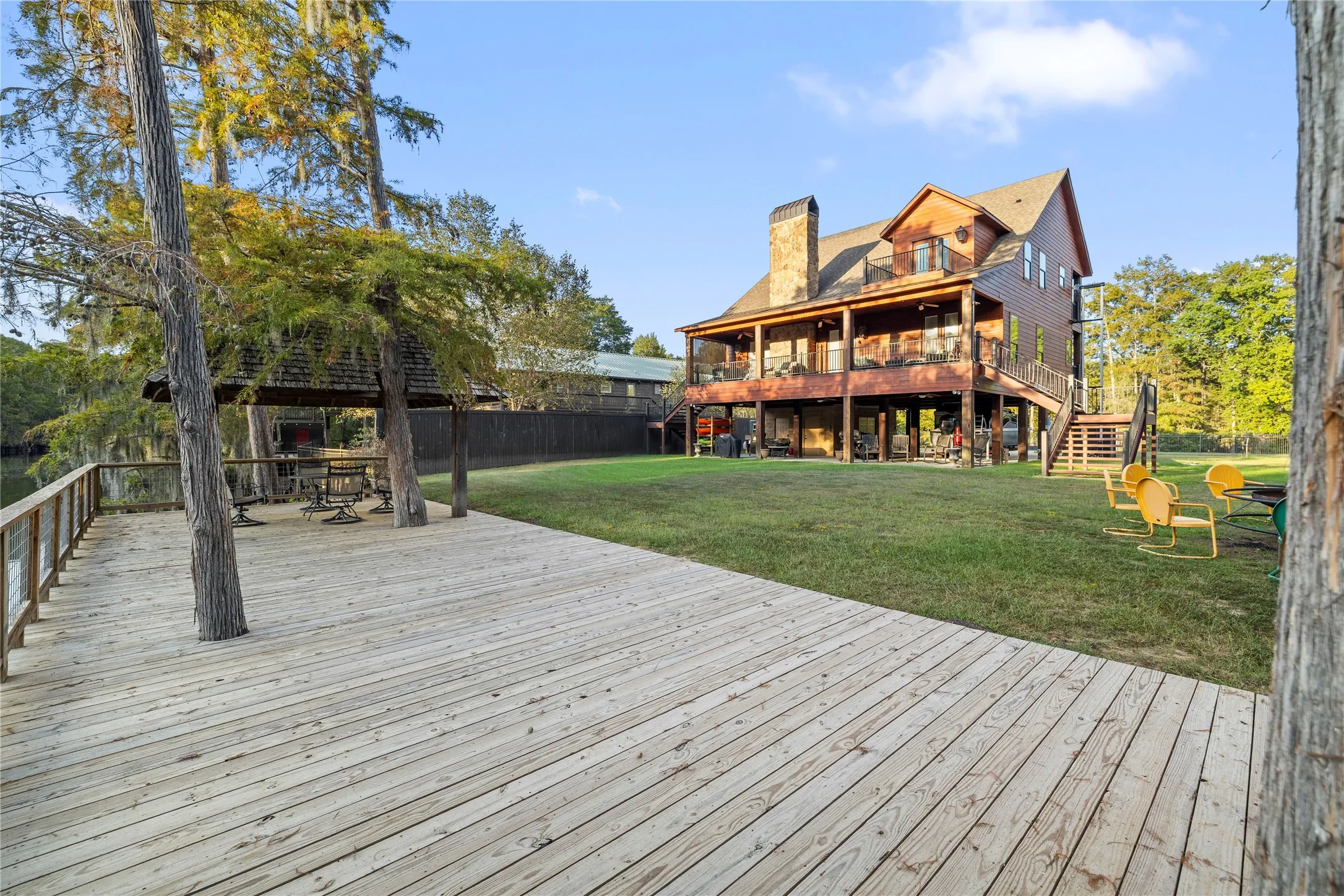 Single Family Residence For Sale in Marion County , 742 Private Road 7219, Jefferson, Texas 75657, 2 Bedroom, 4 Bathroom, Garage spaces, 2,358 Sqft, built in 2012, mls#21237530, Real Estate Agent in Jefferson, Homes For Sale in Marion county, Homes For Sale in Jefferson, Realtor in Jefferson Texas, Real Estate Brokerage Independent Realty Texas, Luminita Cordes Realtor