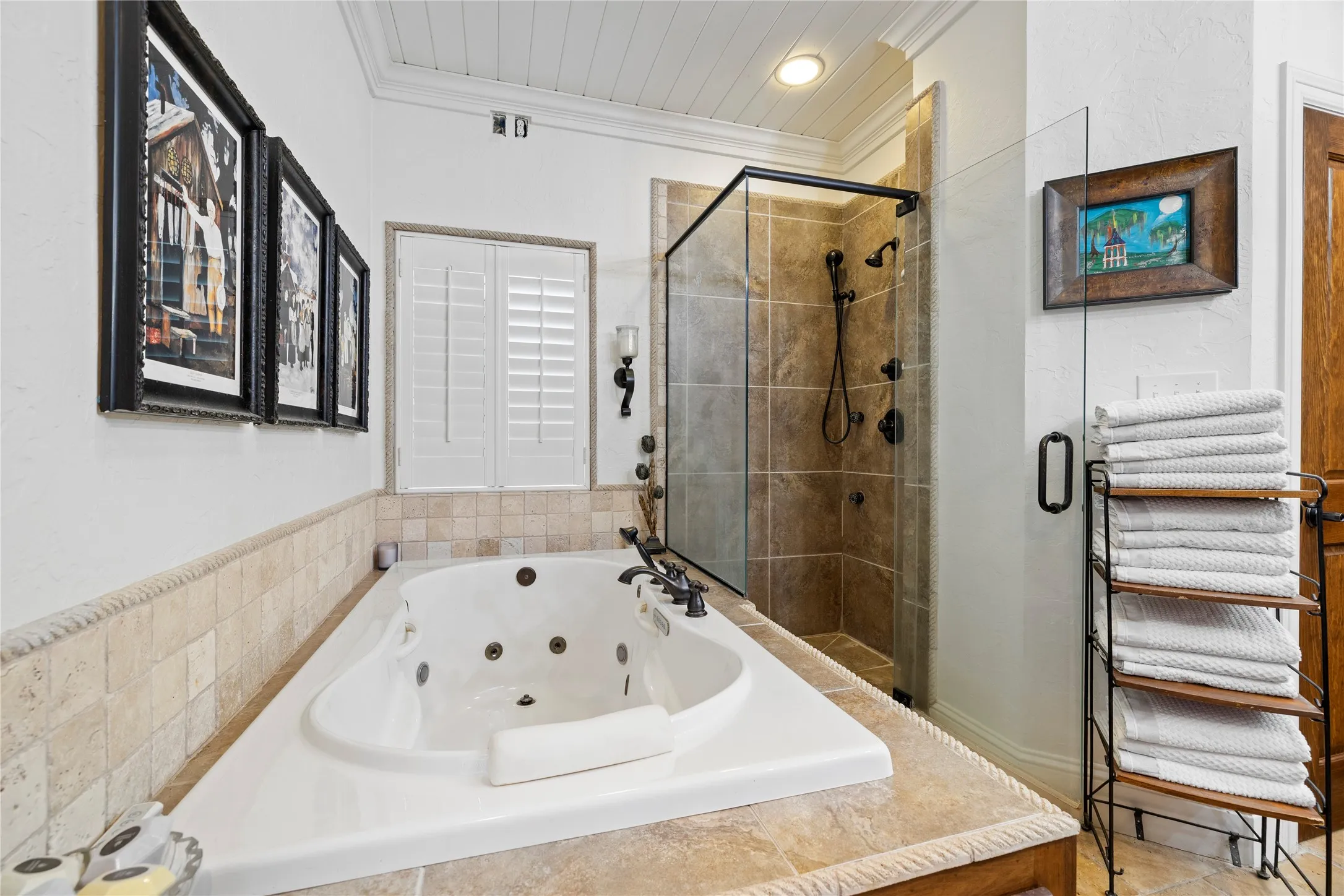 Single Family Residence For Sale in Marion County , 742 Private Road 7219, Jefferson, Texas 75657, 2 Bedroom, 4 Bathroom, Garage spaces, 2,358 Sqft, built in 2012, mls#21237530, Real Estate Agent in Jefferson, Homes For Sale in Marion county, Homes For Sale in Jefferson, Realtor in Jefferson Texas, Real Estate Brokerage Independent Realty Texas, Luminita Cordes Realtor