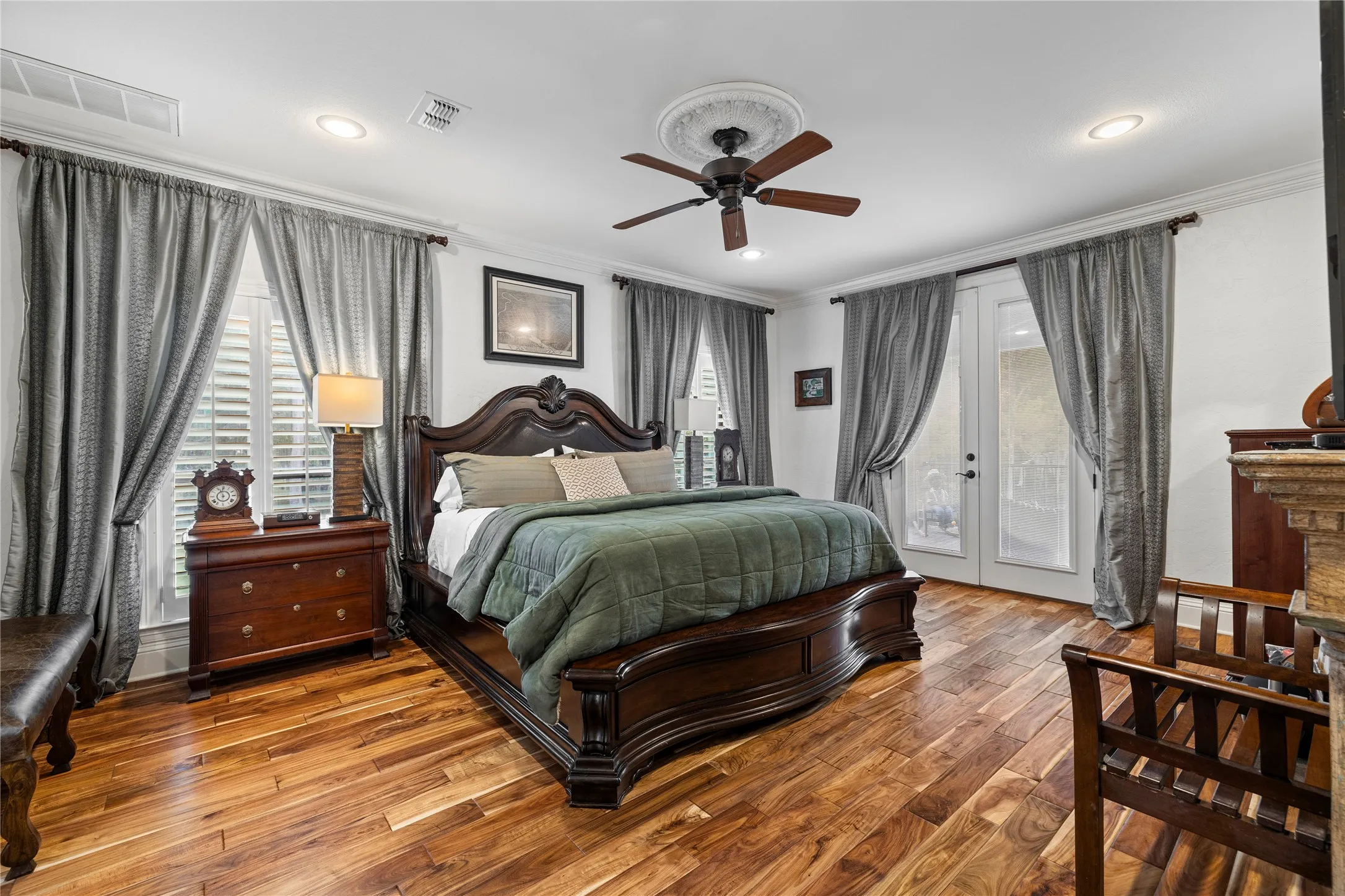 Single Family Residence For Sale in Marion County , 742 Private Road 7219, Jefferson, Texas 75657, 2 Bedroom, 4 Bathroom, Garage spaces, 2,358 Sqft, built in 2012, mls#21237530, Real Estate Agent in Jefferson, Homes For Sale in Marion county, Homes For Sale in Jefferson, Realtor in Jefferson Texas, Real Estate Brokerage Independent Realty Texas, Luminita Cordes Realtor