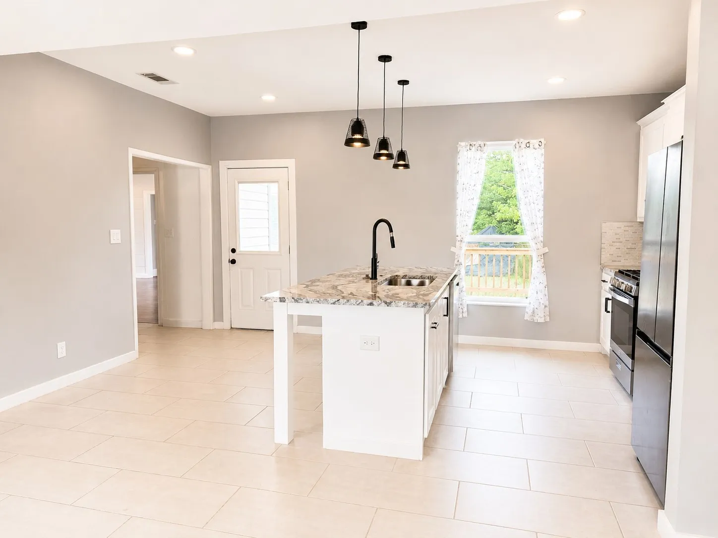 Single Family Residence For Sale in Johnson County , 202 4th Street, Joshua, Texas 76058, 3 Bedroom, 3 Bathroom, 2 Garage spaces, 2,104 Sqft, built in 1970, mls#21237558, Real Estate Agent in Joshua, Homes For Sale in Johnson county, Homes For Sale in Joshua, Realtor in Joshua Texas, Real Estate Brokerage Independent Realty Texas, Luminita Cordes Realtor