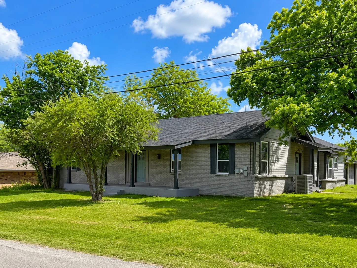 Single Family Residence For Sale in Johnson County , 202 4th Street, Joshua, Texas 76058, 3 Bedroom, 3 Bathroom, 2 Garage spaces, 2,104 Sqft, built in 1970, mls#21237558, Real Estate Agent in Joshua, Homes For Sale in Johnson county, Homes For Sale in Joshua, Realtor in Joshua Texas, Real Estate Brokerage Independent Realty Texas, Luminita Cordes Realtor
