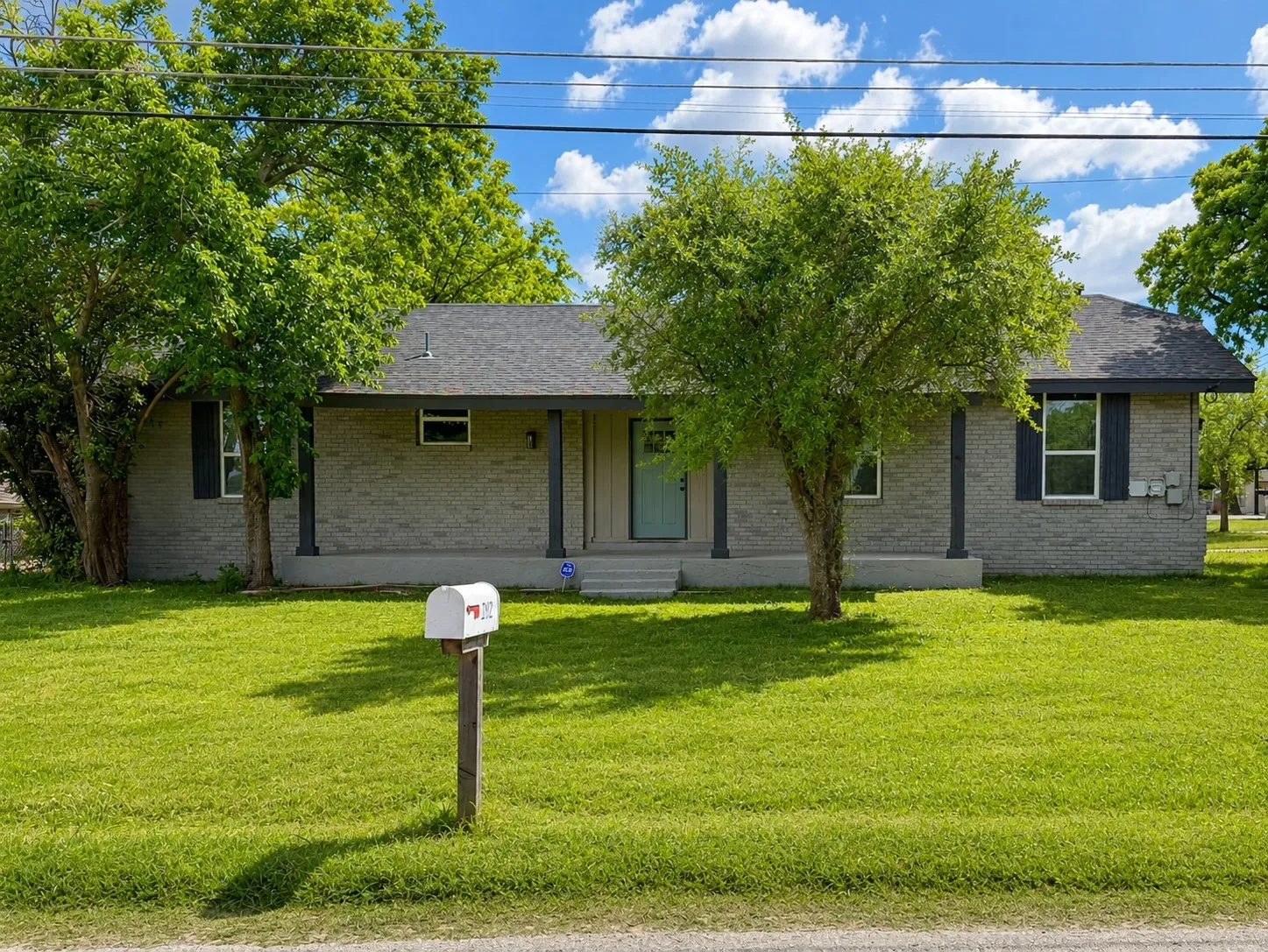 Single Family Residence For Sale in Johnson County , 202 4th Street, Joshua, Texas 76058, 3 Bedroom, 3 Bathroom, 2 Garage spaces, 2,104 Sqft, built in 1970, mls#21237558, Real Estate Agent in Joshua, Homes For Sale in Johnson county, Homes For Sale in Joshua, Realtor in Joshua Texas, Real Estate Brokerage Independent Realty Texas, Luminita Cordes Realtor