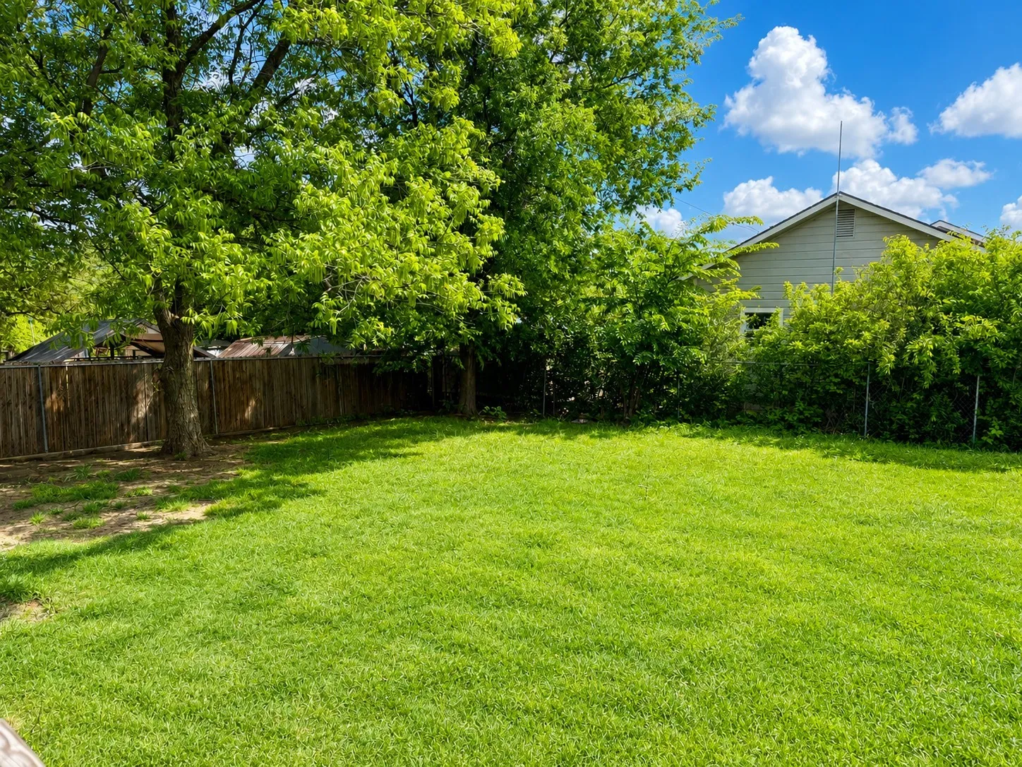 Single Family Residence For Sale in Johnson County , 202 4th Street, Joshua, Texas 76058, 3 Bedroom, 3 Bathroom, 2 Garage spaces, 2,104 Sqft, built in 1970, mls#21237558, Real Estate Agent in Joshua, Homes For Sale in Johnson county, Homes For Sale in Joshua, Realtor in Joshua Texas, Real Estate Brokerage Independent Realty Texas, Luminita Cordes Realtor