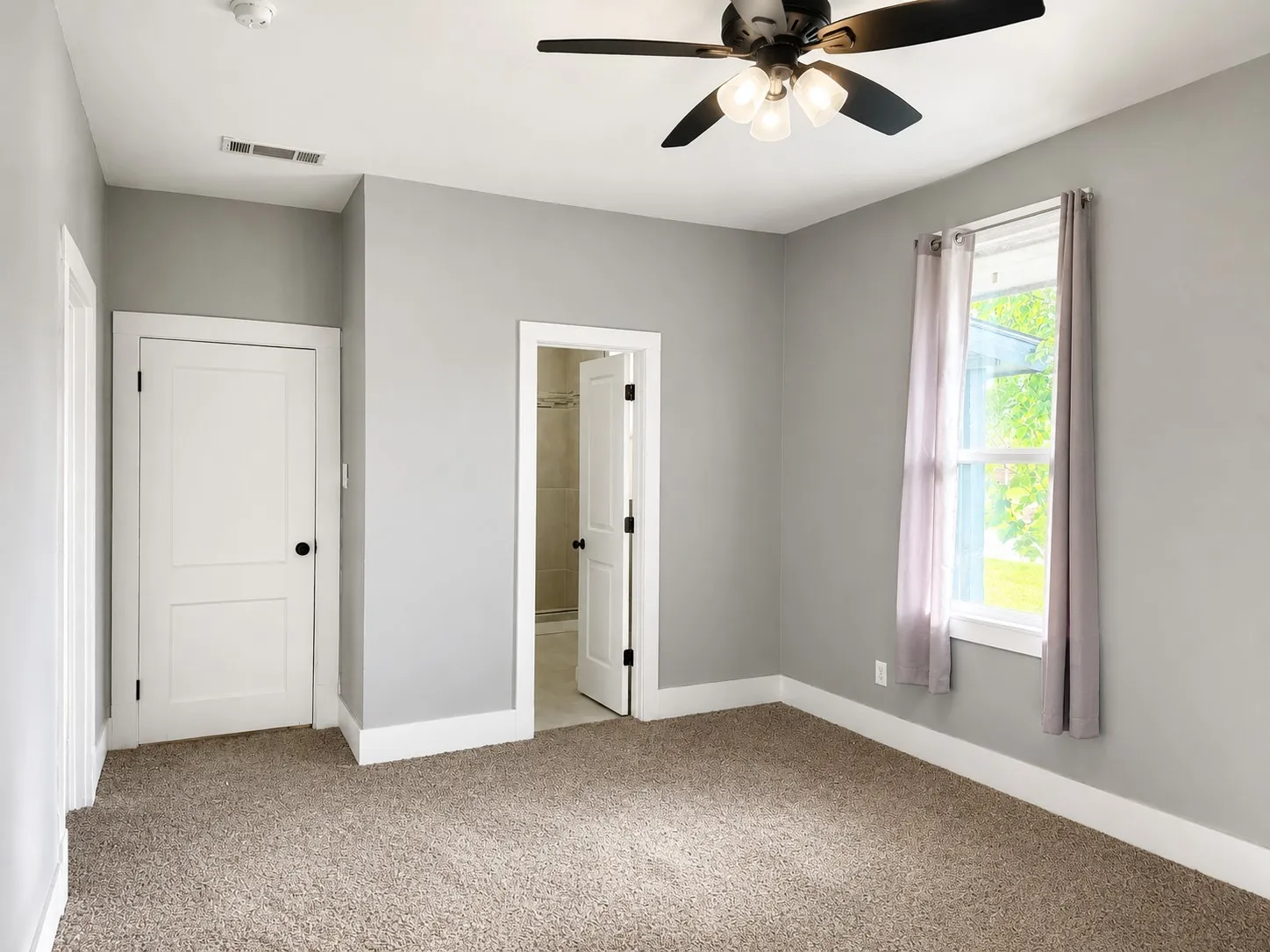 Single Family Residence For Sale in Johnson County , 202 4th Street, Joshua, Texas 76058, 3 Bedroom, 3 Bathroom, 2 Garage spaces, 2,104 Sqft, built in 1970, mls#21237558, Real Estate Agent in Joshua, Homes For Sale in Johnson county, Homes For Sale in Joshua, Realtor in Joshua Texas, Real Estate Brokerage Independent Realty Texas, Luminita Cordes Realtor