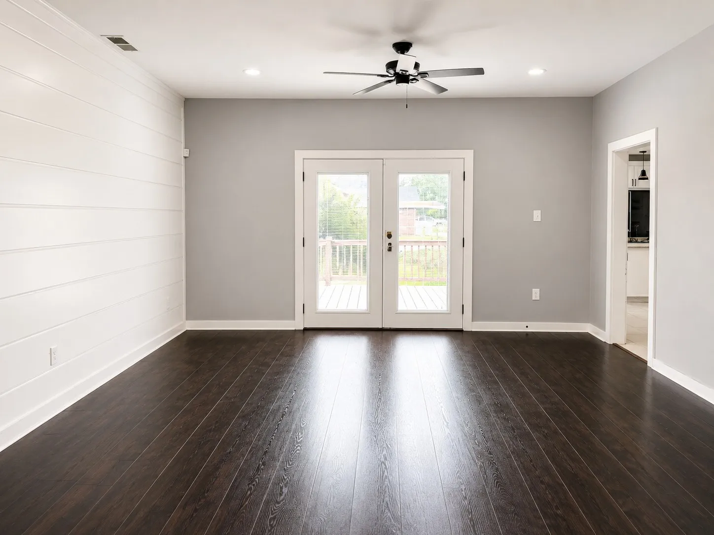 Single Family Residence For Sale in Johnson County , 202 4th Street, Joshua, Texas 76058, 3 Bedroom, 3 Bathroom, 2 Garage spaces, 2,104 Sqft, built in 1970, mls#21237558, Real Estate Agent in Joshua, Homes For Sale in Johnson county, Homes For Sale in Joshua, Realtor in Joshua Texas, Real Estate Brokerage Independent Realty Texas, Luminita Cordes Realtor