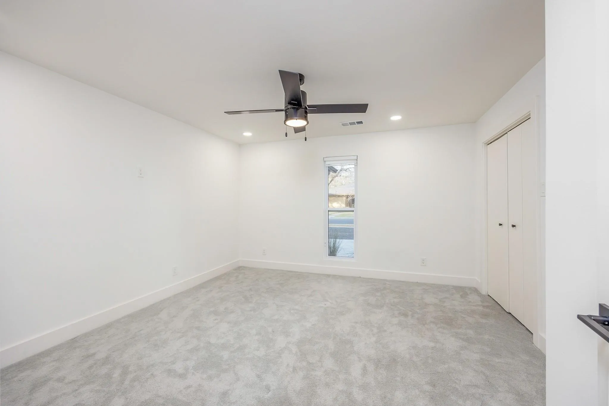 Flexible fifth bedroom - office or guests