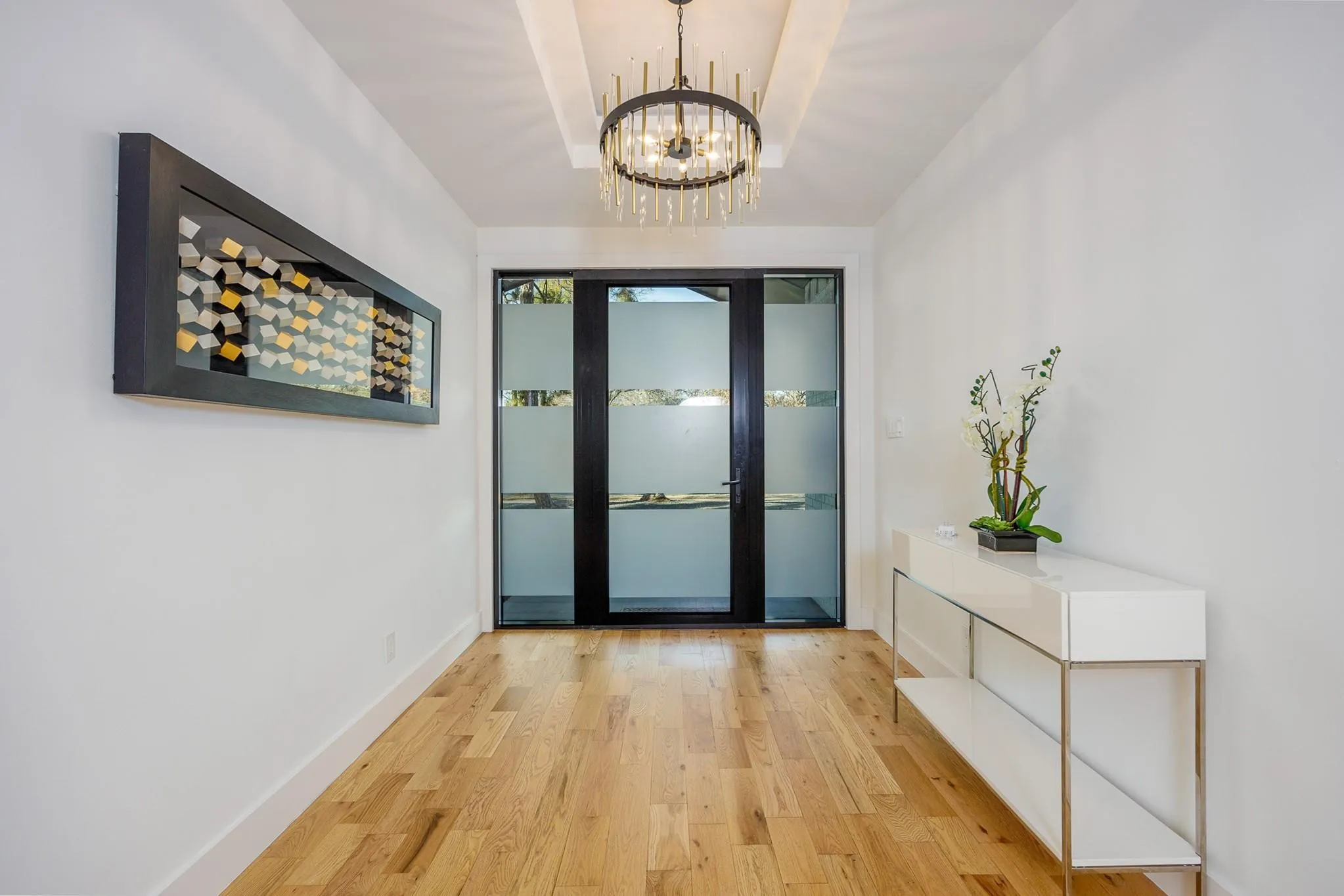Light-filled foyer sets the designer tone