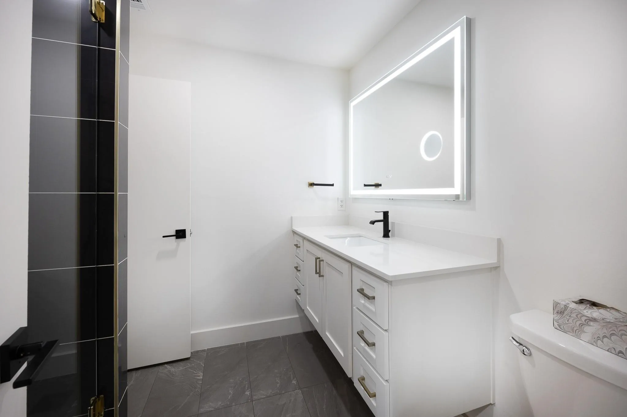 Dual-sink bath with LED vanity mirror