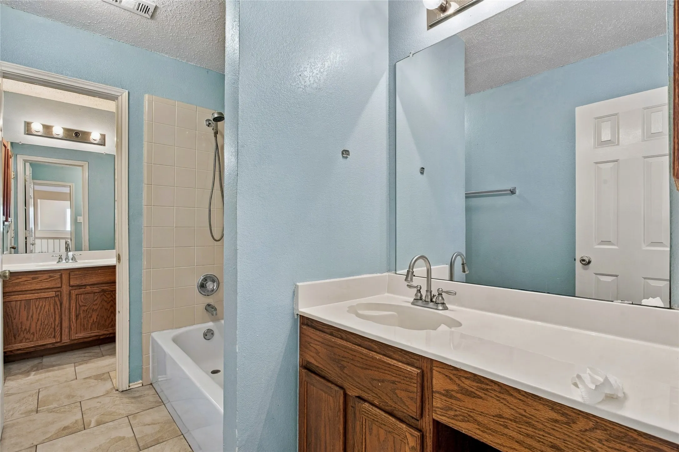 Single Family Residence For Sale in Dallas County , 531 Pecan Leaf Drive, Lancaster, Texas 75146, 5 Bedroom, 3 Bathroom, 2 Garage spaces, 3,643 Sqft, built in 2001, Preowned, mls#21237581, Real Estate Agent in Lancaster, Homes For Sale in Dallas county, Homes For Sale in Lancaster, Realtor in Lancaster Texas, Real Estate Brokerage Independent Realty Texas, Luminita Cordes Realtor