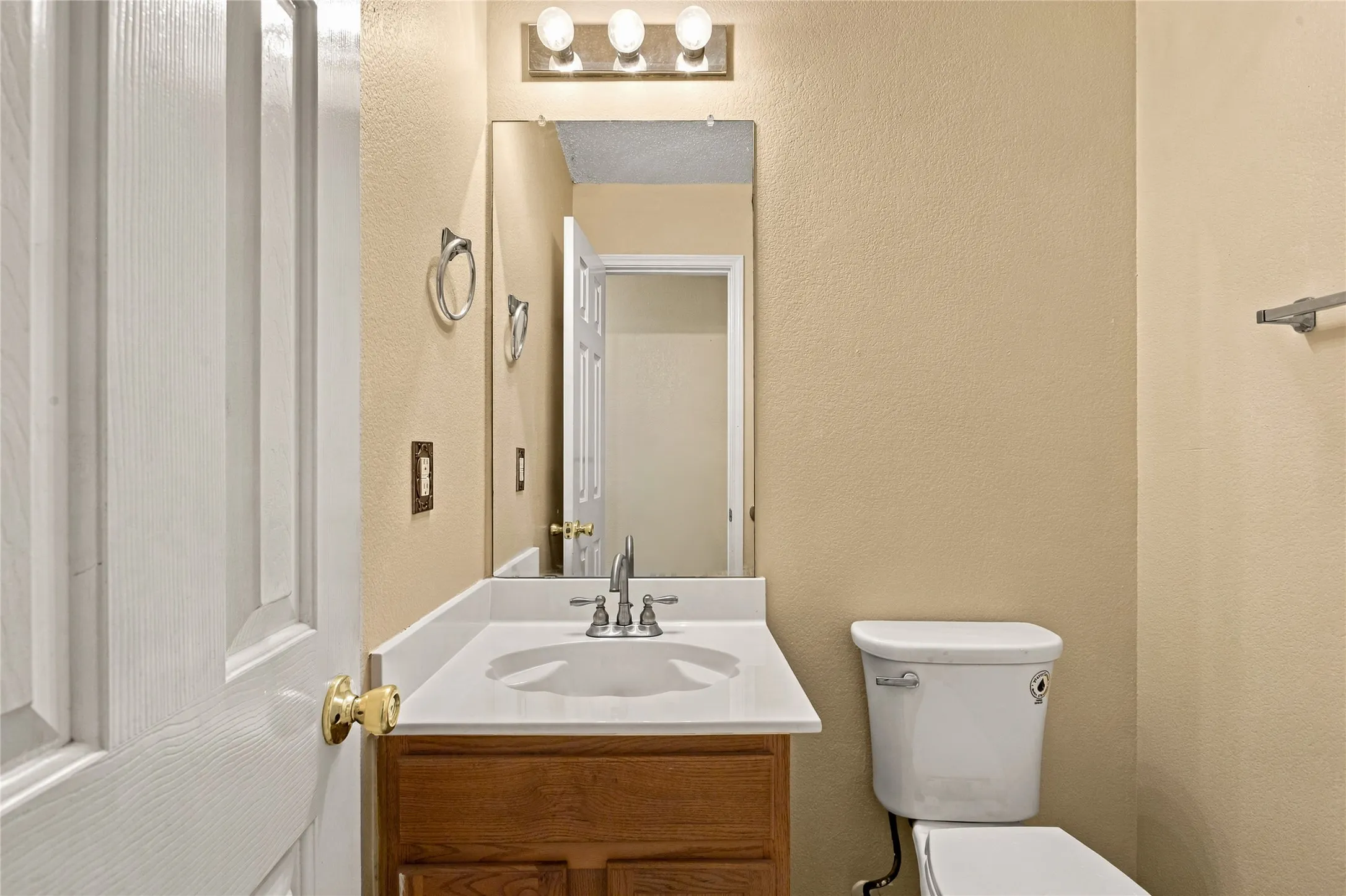 Single Family Residence For Sale in Dallas County , 531 Pecan Leaf Drive, Lancaster, Texas 75146, 5 Bedroom, 3 Bathroom, 2 Garage spaces, 3,643 Sqft, built in 2001, Preowned, mls#21237581, Real Estate Agent in Lancaster, Homes For Sale in Dallas county, Homes For Sale in Lancaster, Realtor in Lancaster Texas, Real Estate Brokerage Independent Realty Texas, Luminita Cordes Realtor