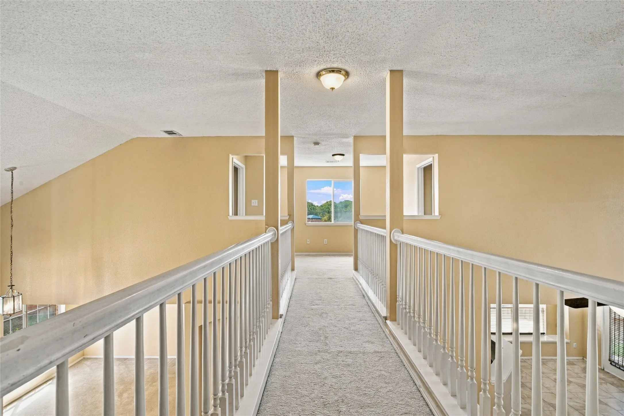 Single Family Residence For Sale in Dallas County , 531 Pecan Leaf Drive, Lancaster, Texas 75146, 5 Bedroom, 3 Bathroom, 2 Garage spaces, 3,643 Sqft, built in 2001, Preowned, mls#21237581, Real Estate Agent in Lancaster, Homes For Sale in Dallas county, Homes For Sale in Lancaster, Realtor in Lancaster Texas, Real Estate Brokerage Independent Realty Texas, Luminita Cordes Realtor