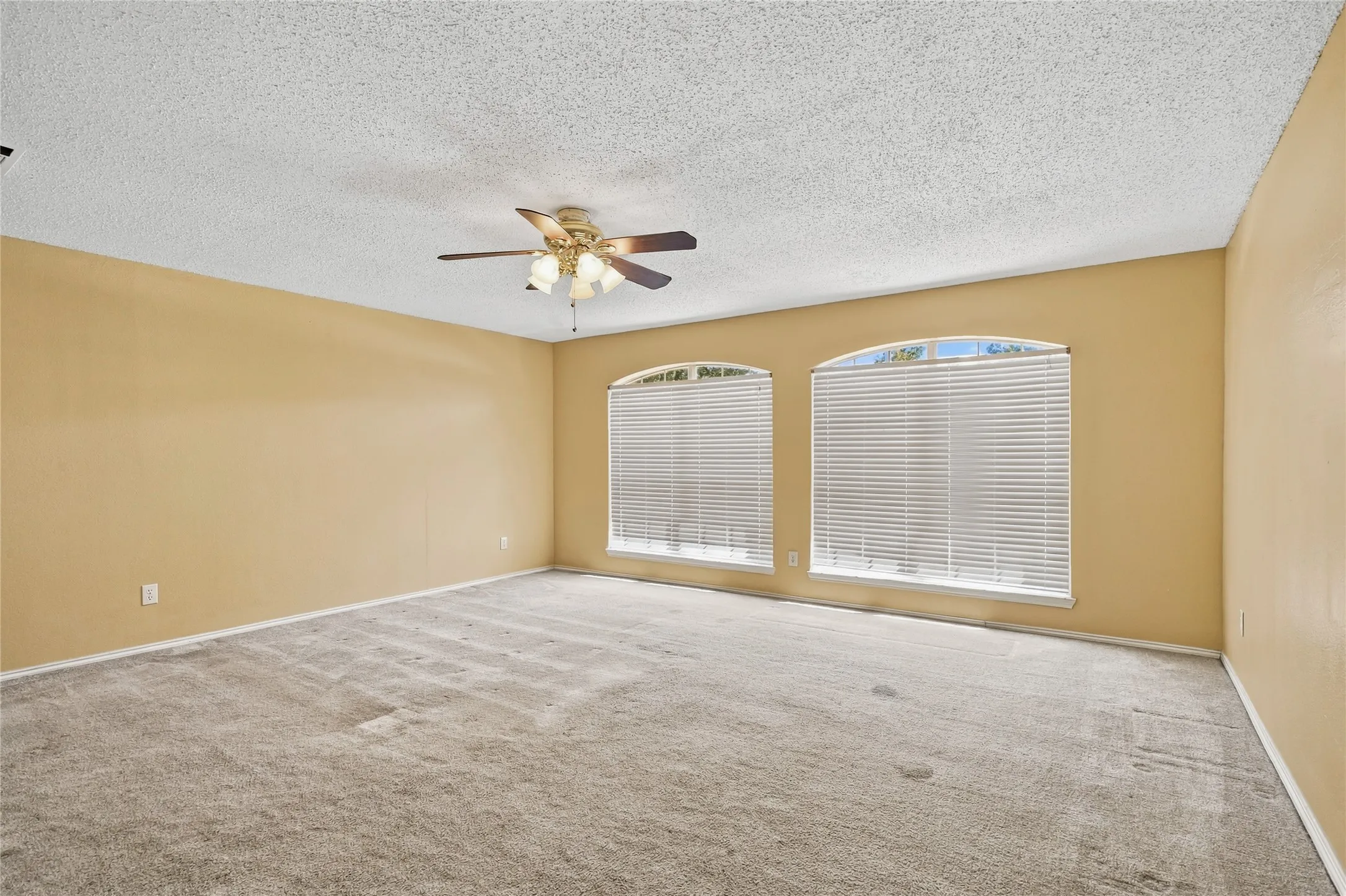 Single Family Residence For Sale in Dallas County , 531 Pecan Leaf Drive, Lancaster, Texas 75146, 5 Bedroom, 3 Bathroom, 2 Garage spaces, 3,643 Sqft, built in 2001, Preowned, mls#21237581, Real Estate Agent in Lancaster, Homes For Sale in Dallas county, Homes For Sale in Lancaster, Realtor in Lancaster Texas, Real Estate Brokerage Independent Realty Texas, Luminita Cordes Realtor