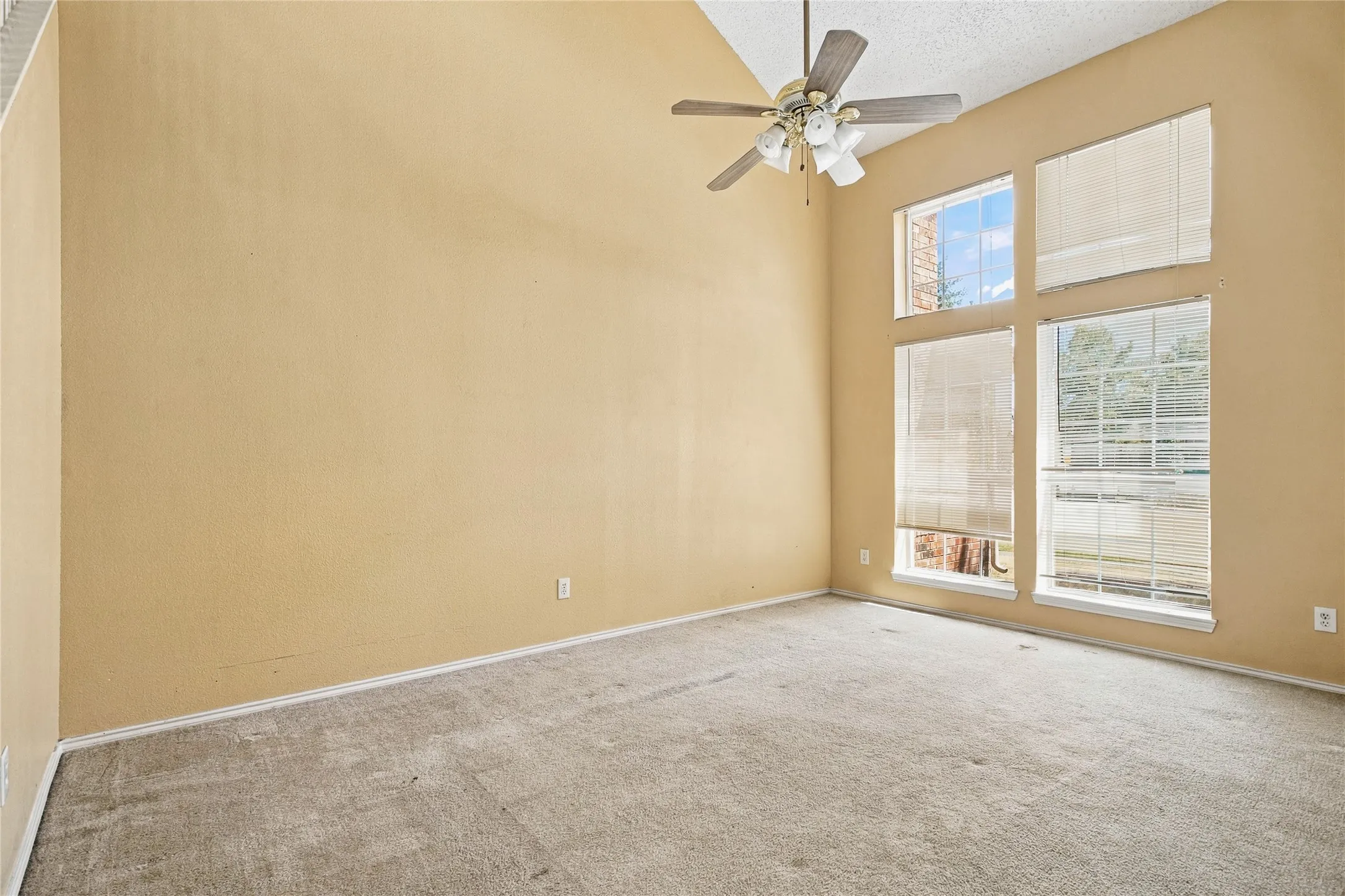 Single Family Residence For Sale in Dallas County , 531 Pecan Leaf Drive, Lancaster, Texas 75146, 5 Bedroom, 3 Bathroom, 2 Garage spaces, 3,643 Sqft, built in 2001, Preowned, mls#21237581, Real Estate Agent in Lancaster, Homes For Sale in Dallas county, Homes For Sale in Lancaster, Realtor in Lancaster Texas, Real Estate Brokerage Independent Realty Texas, Luminita Cordes Realtor
