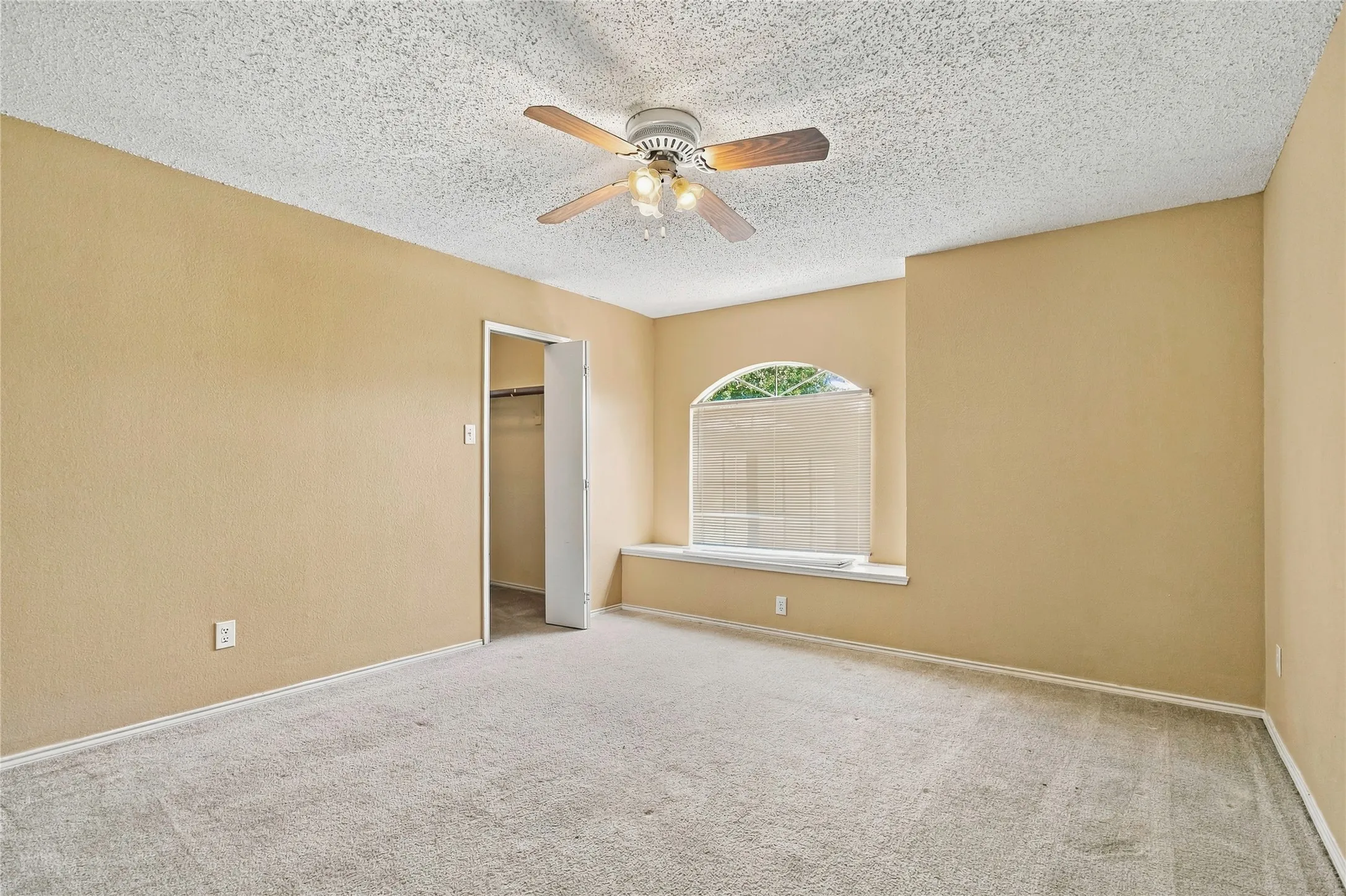 Single Family Residence For Sale in Dallas County , 531 Pecan Leaf Drive, Lancaster, Texas 75146, 5 Bedroom, 3 Bathroom, 2 Garage spaces, 3,643 Sqft, built in 2001, Preowned, mls#21237581, Real Estate Agent in Lancaster, Homes For Sale in Dallas county, Homes For Sale in Lancaster, Realtor in Lancaster Texas, Real Estate Brokerage Independent Realty Texas, Luminita Cordes Realtor