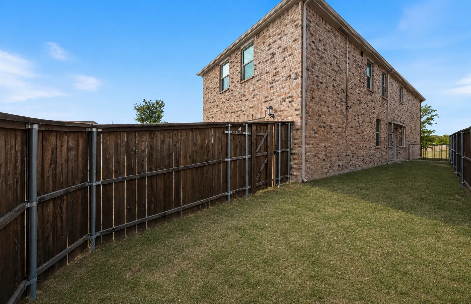 Single Family Residence For Sale in Dallas County , 7803 Norway Mews, Rowlett, Texas 75089, 4 Bedroom, 3 Bathroom, 2 Garage spaces, 2,461 Sqft, built in 2020, Preowned, mls#21235537, Real Estate Agent in Rowlett, Homes For Sale in Dallas county, Homes For Sale in Rowlett, Realtor in Rowlett Texas, Real Estate Brokerage Independent Realty Texas, Luminita Cordes Realtor