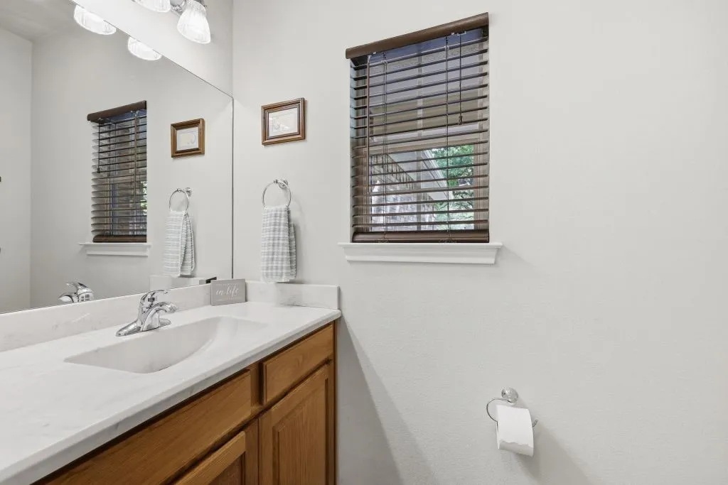 Single Family Residence For Sale in Parker County , 128 Southwinds Drive, Weatherford, Texas 76087, 4 Bedroom, 3 Bathroom, 2 Garage spaces, 2,302 Sqft, built in 2004, mls#21237551, Real Estate Agent in Weatherford, Homes For Sale in Parker county, Homes For Sale in Weatherford, Realtor in Weatherford Texas, Real Estate Brokerage Independent Realty Texas, Luminita Cordes Realtor