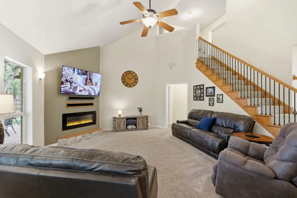 Single Family Residence For Sale in Parker County , 128 Southwinds Drive, Weatherford, Texas 76087, 4 Bedroom, 3 Bathroom, 2 Garage spaces, 2,302 Sqft, built in 2004, mls#21237551, Real Estate Agent in Weatherford, Homes For Sale in Parker county, Homes For Sale in Weatherford, Realtor in Weatherford Texas, Real Estate Brokerage Independent Realty Texas, Luminita Cordes Realtor