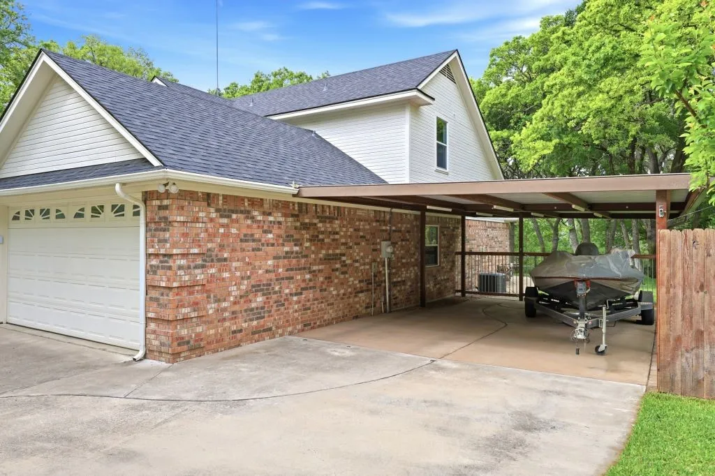 Single Family Residence For Sale in Parker County , 128 Southwinds Drive, Weatherford, Texas 76087, 4 Bedroom, 3 Bathroom, 2 Garage spaces, 2,302 Sqft, built in 2004, mls#21237551, Real Estate Agent in Weatherford, Homes For Sale in Parker county, Homes For Sale in Weatherford, Realtor in Weatherford Texas, Real Estate Brokerage Independent Realty Texas, Luminita Cordes Realtor