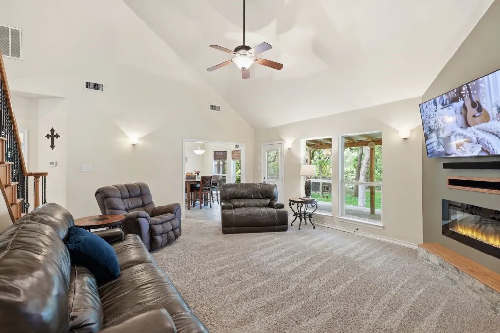 Single Family Residence For Sale in Parker County , 128 Southwinds Drive, Weatherford, Texas 76087, 4 Bedroom, 3 Bathroom, 2 Garage spaces, 2,302 Sqft, built in 2004, mls#21237551, Real Estate Agent in Weatherford, Homes For Sale in Parker county, Homes For Sale in Weatherford, Realtor in Weatherford Texas, Real Estate Brokerage Independent Realty Texas, Luminita Cordes Realtor