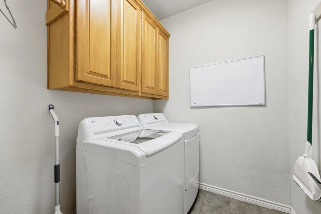 Single Family Residence For Sale in Parker County , 128 Southwinds Drive, Weatherford, Texas 76087, 4 Bedroom, 3 Bathroom, 2 Garage spaces, 2,302 Sqft, built in 2004, mls#21237551, Real Estate Agent in Weatherford, Homes For Sale in Parker county, Homes For Sale in Weatherford, Realtor in Weatherford Texas, Real Estate Brokerage Independent Realty Texas, Luminita Cordes Realtor