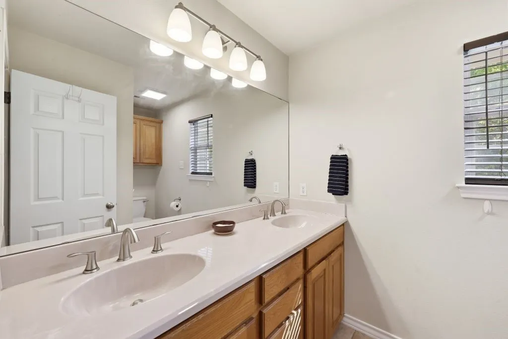 Single Family Residence For Sale in Parker County , 128 Southwinds Drive, Weatherford, Texas 76087, 4 Bedroom, 3 Bathroom, 2 Garage spaces, 2,302 Sqft, built in 2004, mls#21237551, Real Estate Agent in Weatherford, Homes For Sale in Parker county, Homes For Sale in Weatherford, Realtor in Weatherford Texas, Real Estate Brokerage Independent Realty Texas, Luminita Cordes Realtor
