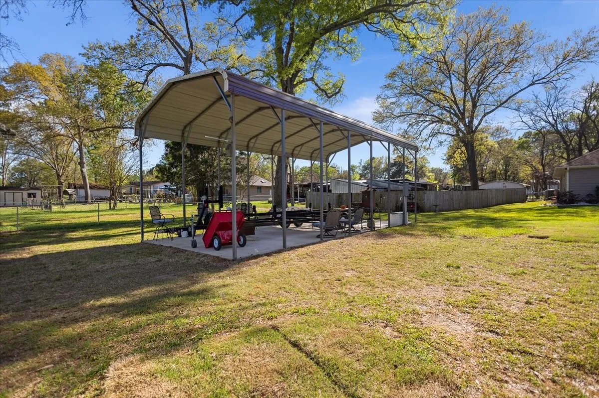 Single Family Residence For Sale in Henderson County , 4789 Sunrise Drive, Chandler, Texas 75758, 4 Bedroom, 2 Bathroom, 2 Garage spaces, 2,163 Sqft, built in 2008, mls#21210638, Real Estate Agent in Chandler, Homes For Sale in Henderson county, Homes For Sale in Chandler, Realtor in Chandler Texas, Real Estate Brokerage Independent Realty Texas, Luminita Cordes Realtor