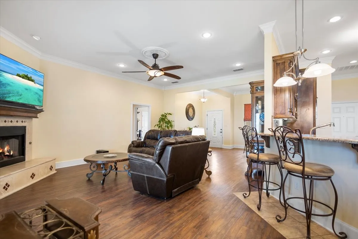 Single Family Residence For Sale in Henderson County , 4789 Sunrise Drive, Chandler, Texas 75758, 4 Bedroom, 2 Bathroom, 2 Garage spaces, 2,163 Sqft, built in 2008, mls#21210638, Real Estate Agent in Chandler, Homes For Sale in Henderson county, Homes For Sale in Chandler, Realtor in Chandler Texas, Real Estate Brokerage Independent Realty Texas, Luminita Cordes Realtor