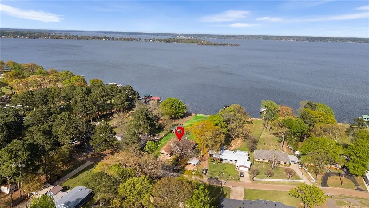Single Family Residence For Sale in Henderson County , 4789 Sunrise Drive, Chandler, Texas 75758, 4 Bedroom, 2 Bathroom, 2 Garage spaces, 2,163 Sqft, built in 2008, mls#21210638, Real Estate Agent in Chandler, Homes For Sale in Henderson county, Homes For Sale in Chandler, Realtor in Chandler Texas, Real Estate Brokerage Independent Realty Texas, Luminita Cordes Realtor