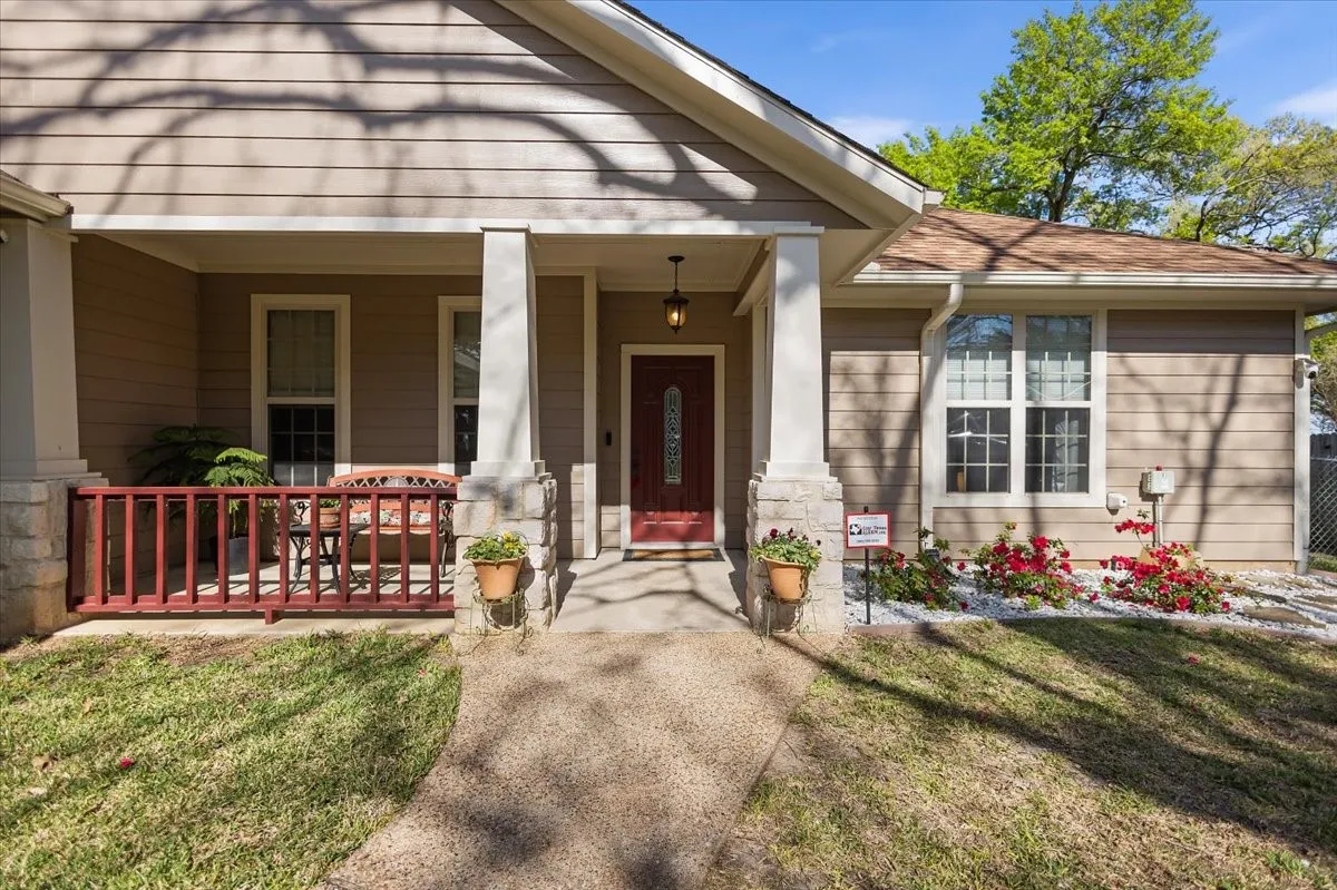 Single Family Residence For Sale in Henderson County , 4789 Sunrise Drive, Chandler, Texas 75758, 4 Bedroom, 2 Bathroom, 2 Garage spaces, 2,163 Sqft, built in 2008, mls#21210638, Real Estate Agent in Chandler, Homes For Sale in Henderson county, Homes For Sale in Chandler, Realtor in Chandler Texas, Real Estate Brokerage Independent Realty Texas, Luminita Cordes Realtor