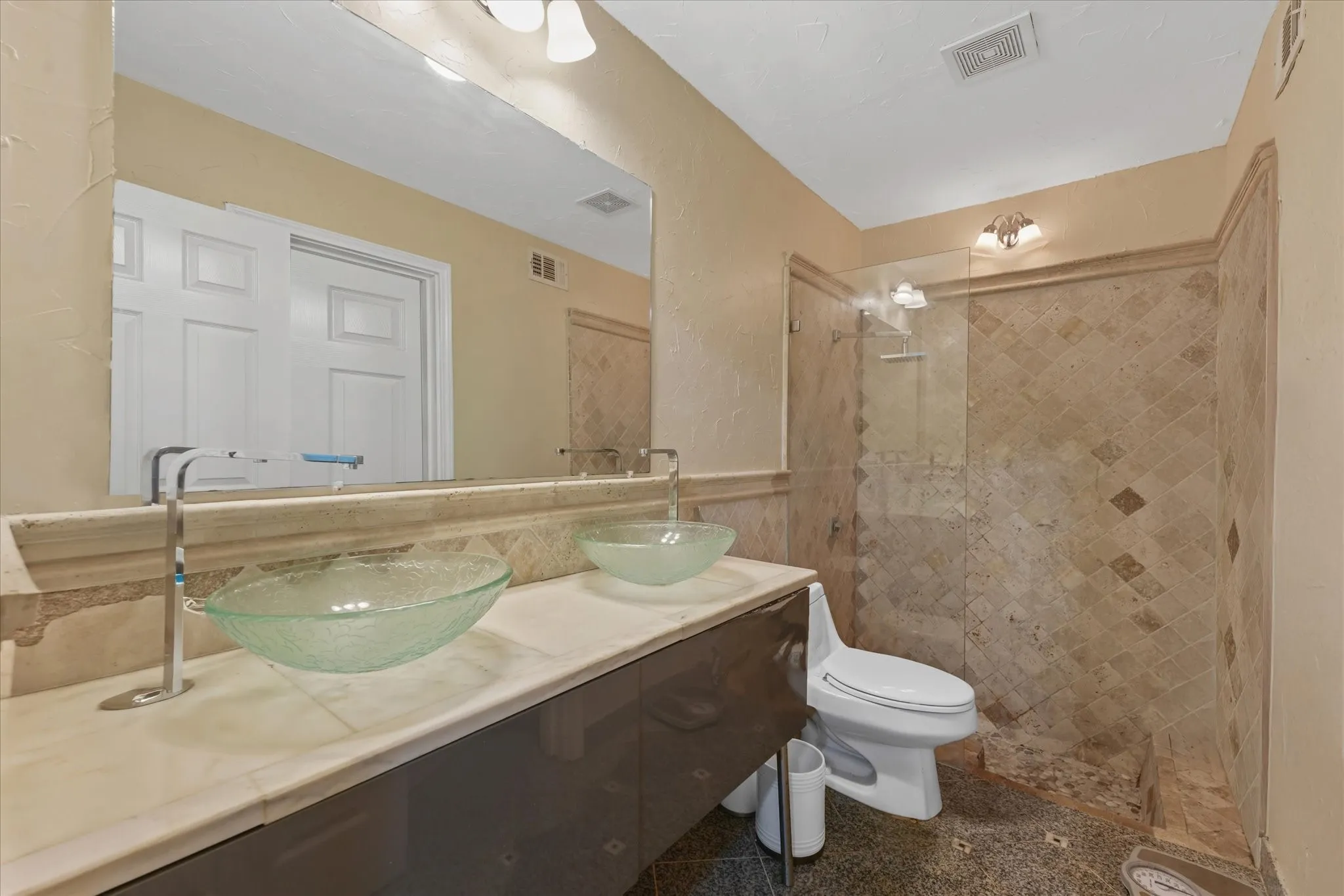 Condominium For Sale in Dallas County , 14151 Montfort Drive 347, Dallas, Texas 75254, 2 Bedroom, 2 Bathroom, Garage spaces, 1,336 Sqft, built in 1981, Preowned, mls#21235781, Real Estate Agent in Dallas, Homes For Sale in Dallas county, Homes For Sale in Dallas, Realtor in Dallas Texas, Real Estate Brokerage Independent Realty Texas, Luminita Cordes Realtor