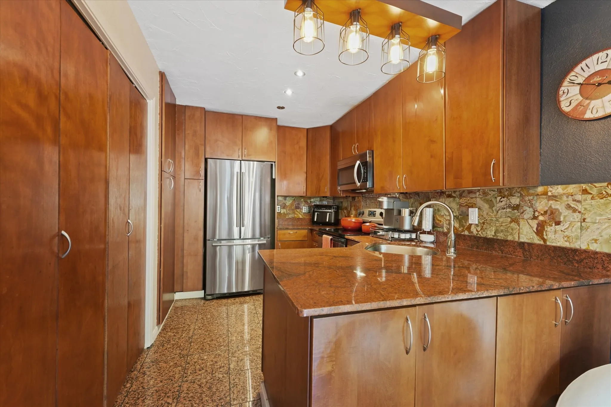 Condominium For Sale in Dallas County , 14151 Montfort Drive 347, Dallas, Texas 75254, 2 Bedroom, 2 Bathroom, Garage spaces, 1,336 Sqft, built in 1981, Preowned, mls#21235781, Real Estate Agent in Dallas, Homes For Sale in Dallas county, Homes For Sale in Dallas, Realtor in Dallas Texas, Real Estate Brokerage Independent Realty Texas, Luminita Cordes Realtor