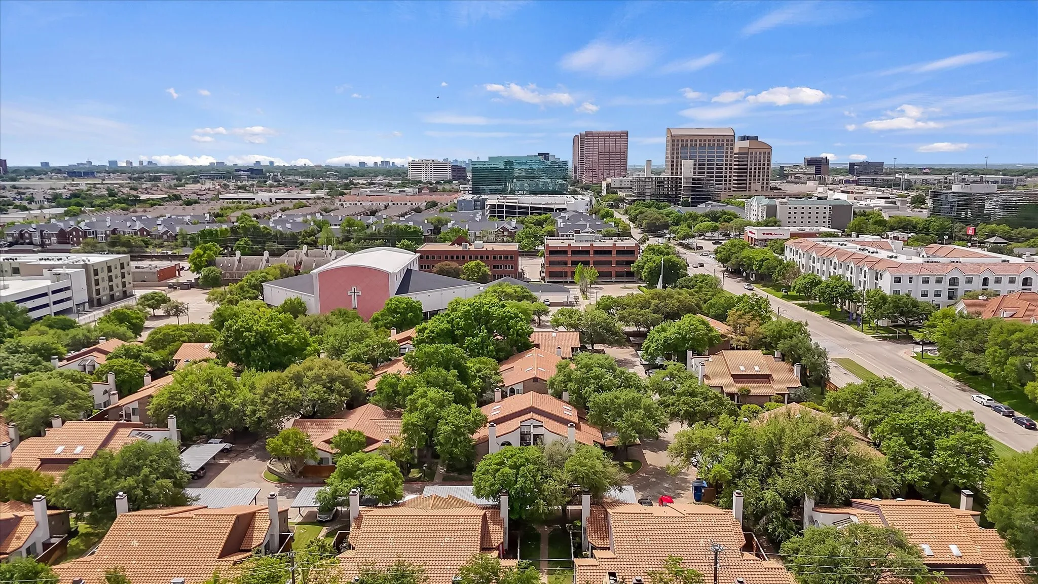 Condominium For Sale in Dallas County , 14151 Montfort Drive 347, Dallas, Texas 75254, 2 Bedroom, 2 Bathroom, Garage spaces, 1,336 Sqft, built in 1981, Preowned, mls#21235781, Real Estate Agent in Dallas, Homes For Sale in Dallas county, Homes For Sale in Dallas, Realtor in Dallas Texas, Real Estate Brokerage Independent Realty Texas, Luminita Cordes Realtor