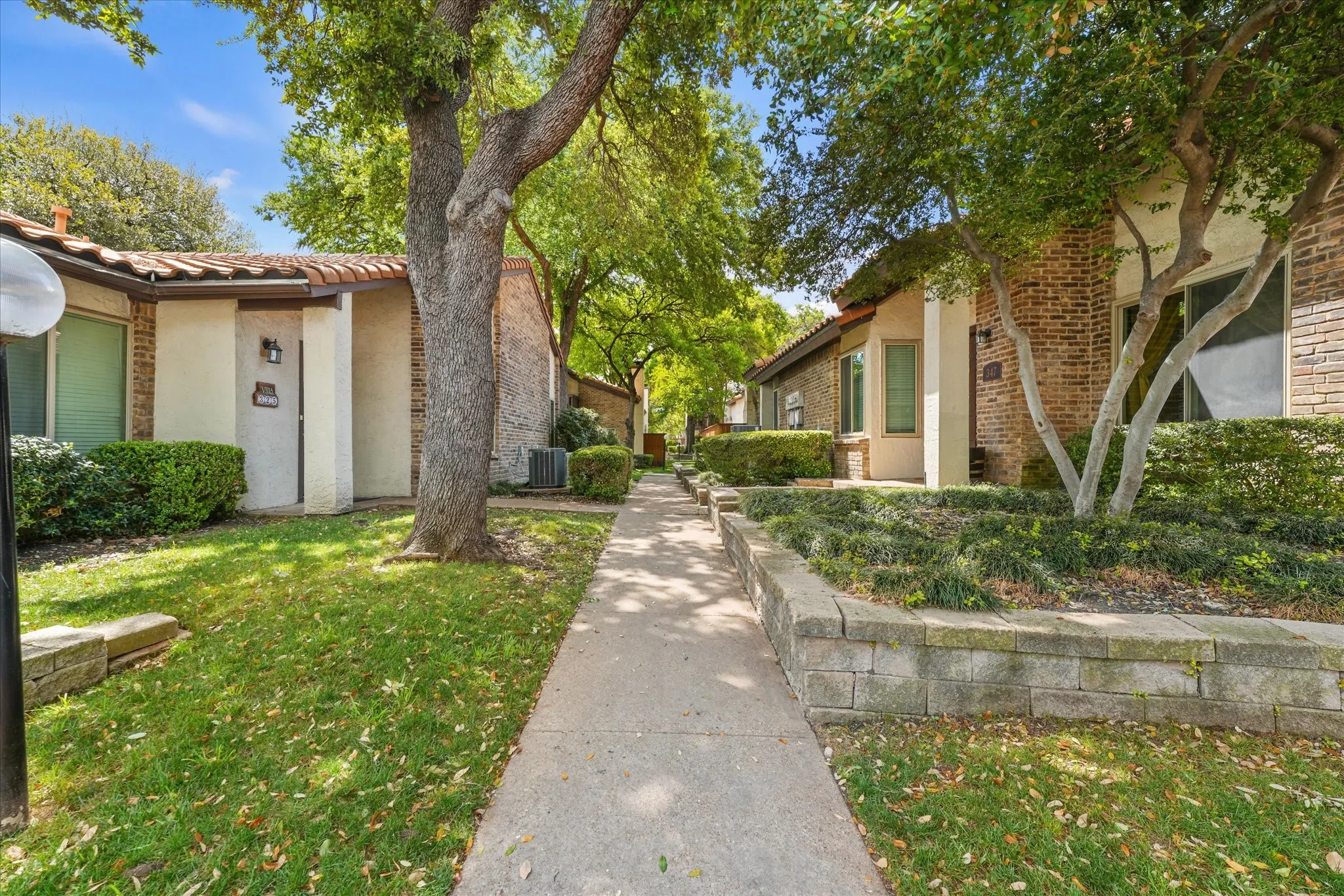 Condominium For Sale in Dallas County , 14151 Montfort Drive 347, Dallas, Texas 75254, 2 Bedroom, 2 Bathroom, Garage spaces, 1,336 Sqft, built in 1981, Preowned, mls#21235781, Real Estate Agent in Dallas, Homes For Sale in Dallas county, Homes For Sale in Dallas, Realtor in Dallas Texas, Real Estate Brokerage Independent Realty Texas, Luminita Cordes Realtor