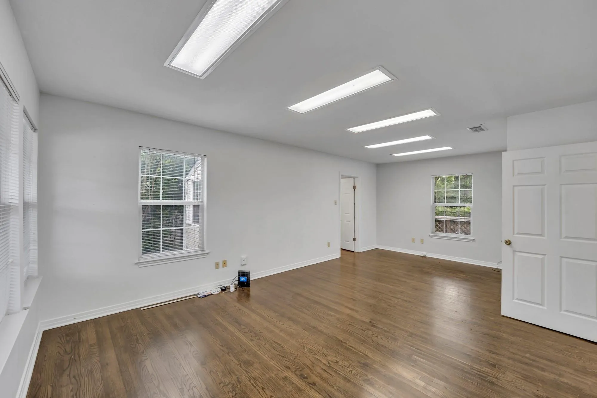Office For Sale in Tarrant County , 1311/1313 W Abram Street, Arlington, Texas 76013, 0, 0, Garage spaces, 4,098 Sqft, built in 1938, Preowned, mls#21225542, Real Estate Agent in Arlington, Homes For Sale in Tarrant county, Homes For Sale in Arlington, Realtor in Arlington Texas, Real Estate Brokerage Independent Realty Texas, Luminita Cordes Realtor