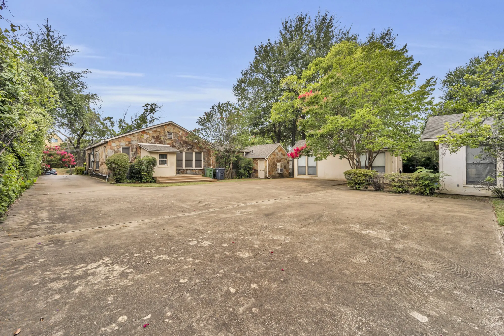 Office For Sale in Tarrant County , 1311/1313 W Abram Street, Arlington, Texas 76013, 0, 0, Garage spaces, 4,098 Sqft, built in 1938, Preowned, mls#21225542, Real Estate Agent in Arlington, Homes For Sale in Tarrant county, Homes For Sale in Arlington, Realtor in Arlington Texas, Real Estate Brokerage Independent Realty Texas, Luminita Cordes Realtor