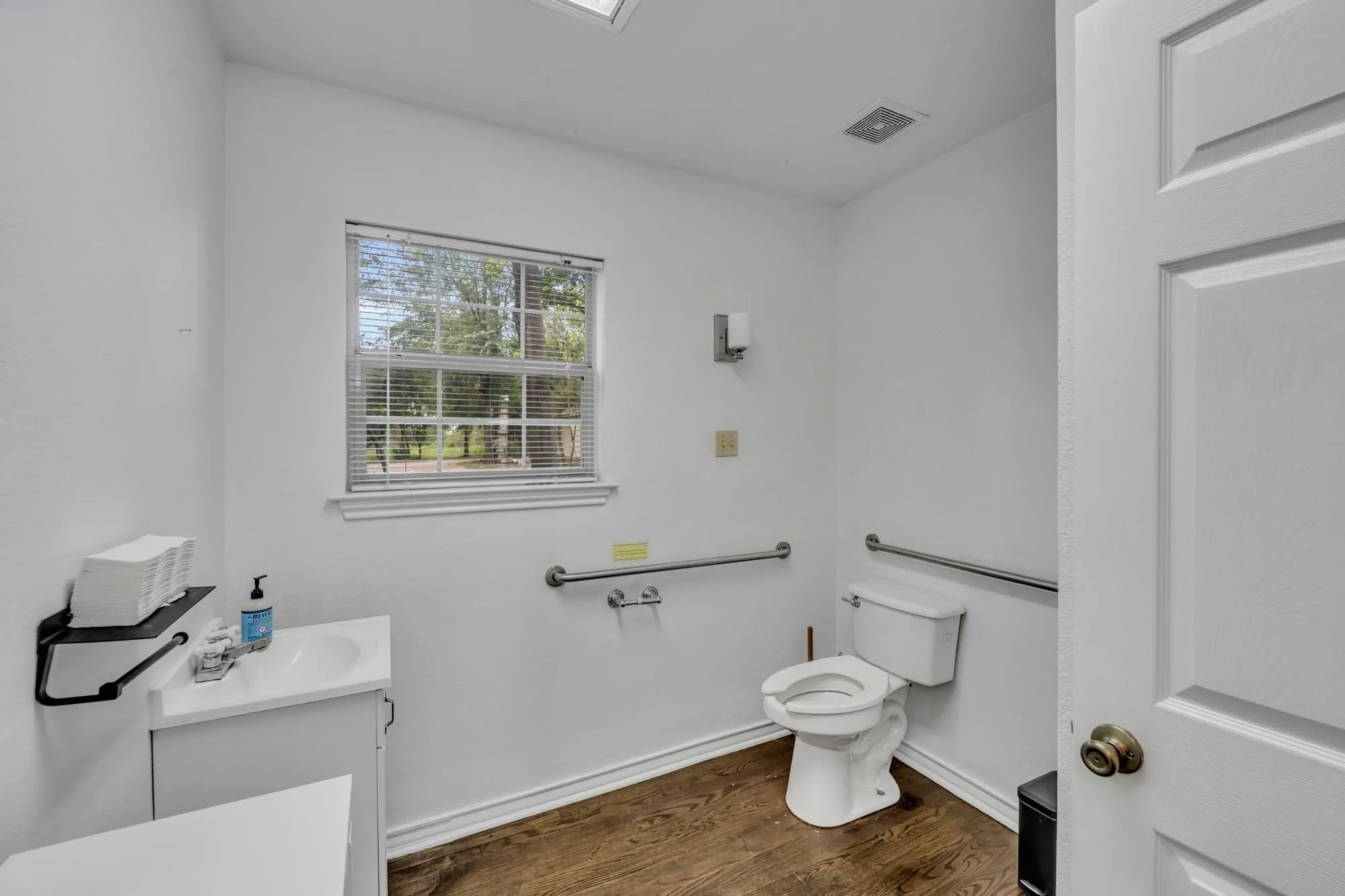 Office For Sale in Tarrant County , 1311/1313 W Abram Street, Arlington, Texas 76013, 0, 0, Garage spaces, 4,098 Sqft, built in 1938, Preowned, mls#21225542, Real Estate Agent in Arlington, Homes For Sale in Tarrant county, Homes For Sale in Arlington, Realtor in Arlington Texas, Real Estate Brokerage Independent Realty Texas, Luminita Cordes Realtor