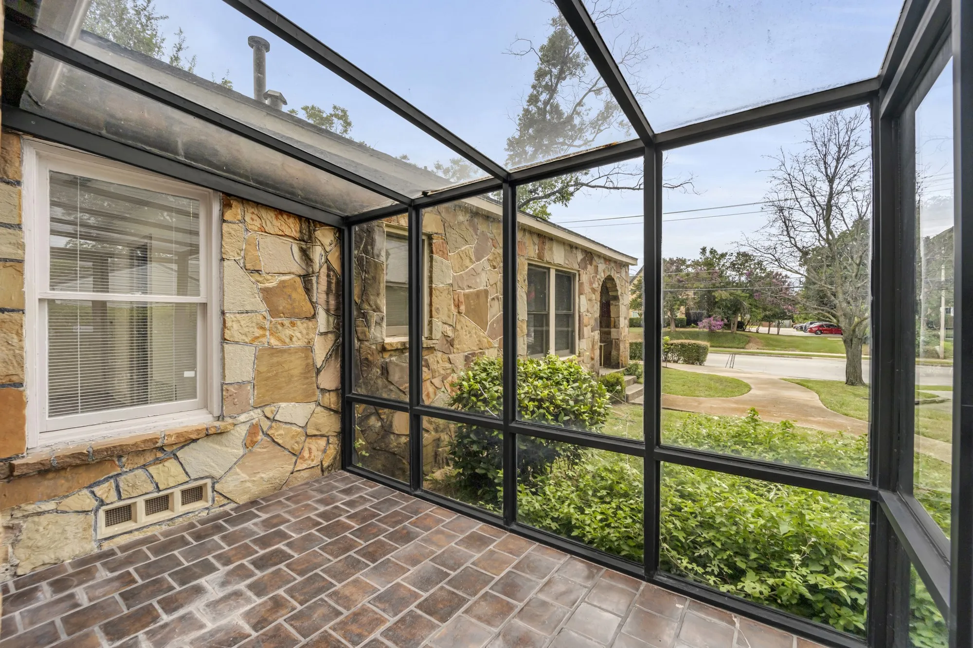 Office For Sale in Tarrant County , 1311/1313 W Abram Street, Arlington, Texas 76013, 0, 0, Garage spaces, 4,098 Sqft, built in 1938, Preowned, mls#21225542, Real Estate Agent in Arlington, Homes For Sale in Tarrant county, Homes For Sale in Arlington, Realtor in Arlington Texas, Real Estate Brokerage Independent Realty Texas, Luminita Cordes Realtor