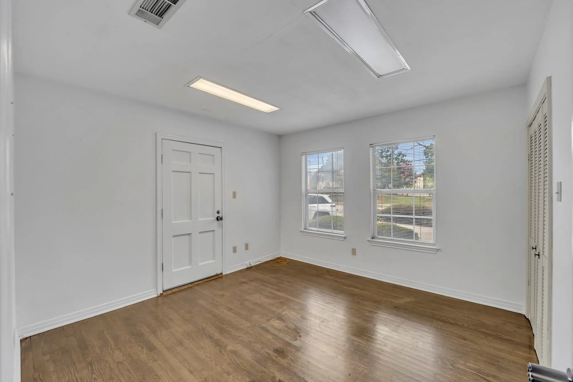 Office For Sale in Tarrant County , 1311/1313 W Abram Street, Arlington, Texas 76013, 0, 0, Garage spaces, 4,098 Sqft, built in 1938, Preowned, mls#21225542, Real Estate Agent in Arlington, Homes For Sale in Tarrant county, Homes For Sale in Arlington, Realtor in Arlington Texas, Real Estate Brokerage Independent Realty Texas, Luminita Cordes Realtor
