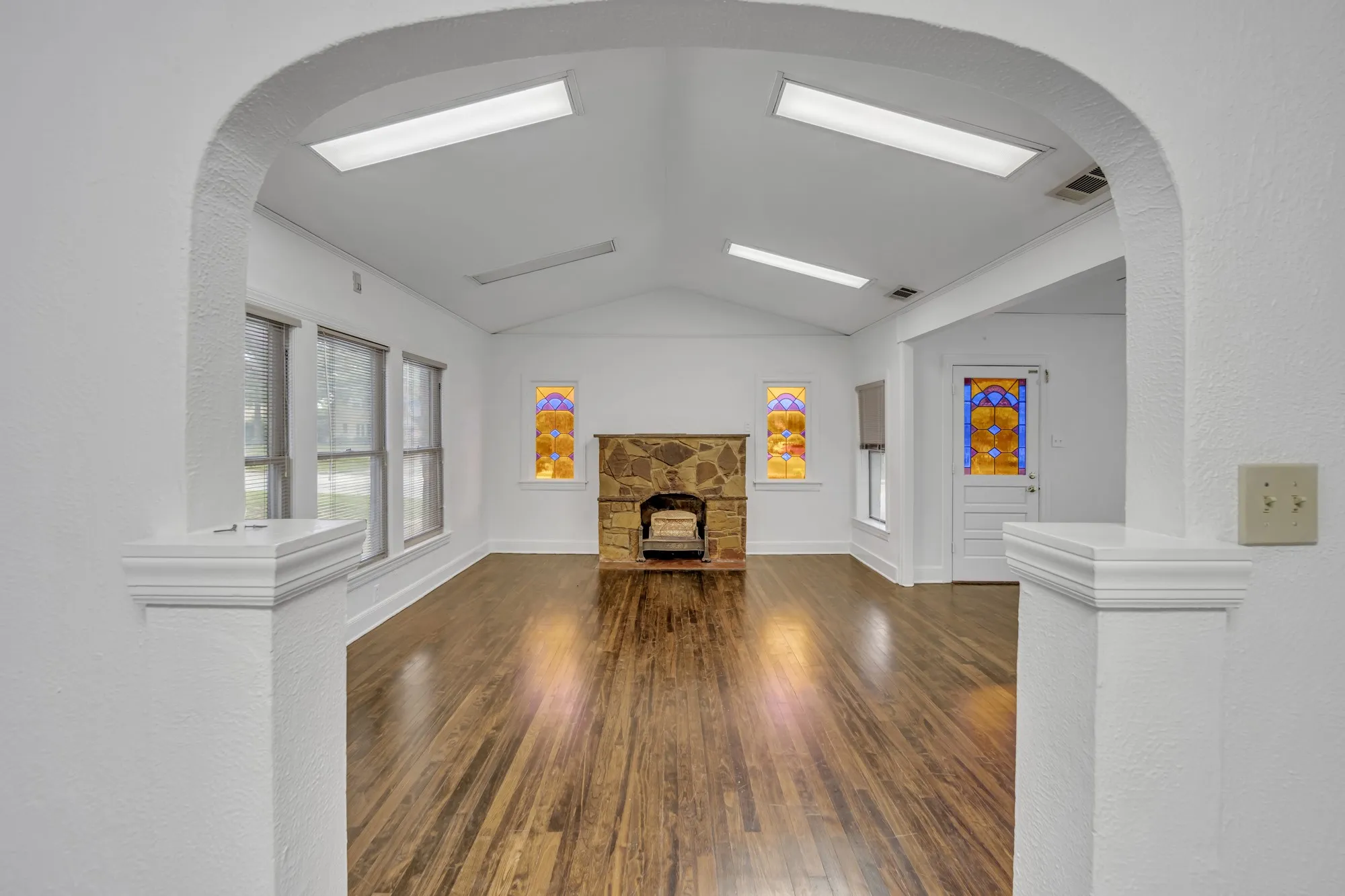 Office For Sale in Tarrant County , 1311/1313 W Abram Street, Arlington, Texas 76013, 0, 0, Garage spaces, 4,098 Sqft, built in 1938, Preowned, mls#21225542, Real Estate Agent in Arlington, Homes For Sale in Tarrant county, Homes For Sale in Arlington, Realtor in Arlington Texas, Real Estate Brokerage Independent Realty Texas, Luminita Cordes Realtor