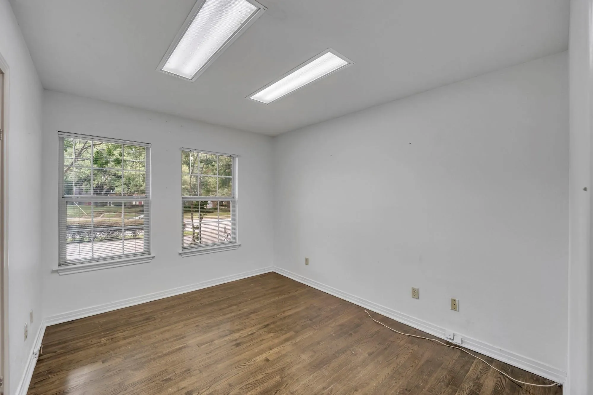 Office For Sale in Tarrant County , 1311/1313 W Abram Street, Arlington, Texas 76013, 0, 0, Garage spaces, 4,098 Sqft, built in 1938, Preowned, mls#21225542, Real Estate Agent in Arlington, Homes For Sale in Tarrant county, Homes For Sale in Arlington, Realtor in Arlington Texas, Real Estate Brokerage Independent Realty Texas, Luminita Cordes Realtor