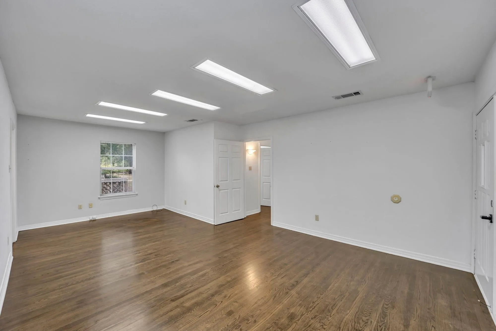 Office For Sale in Tarrant County , 1311/1313 W Abram Street, Arlington, Texas 76013, 0, 0, Garage spaces, 4,098 Sqft, built in 1938, Preowned, mls#21225542, Real Estate Agent in Arlington, Homes For Sale in Tarrant county, Homes For Sale in Arlington, Realtor in Arlington Texas, Real Estate Brokerage Independent Realty Texas, Luminita Cordes Realtor